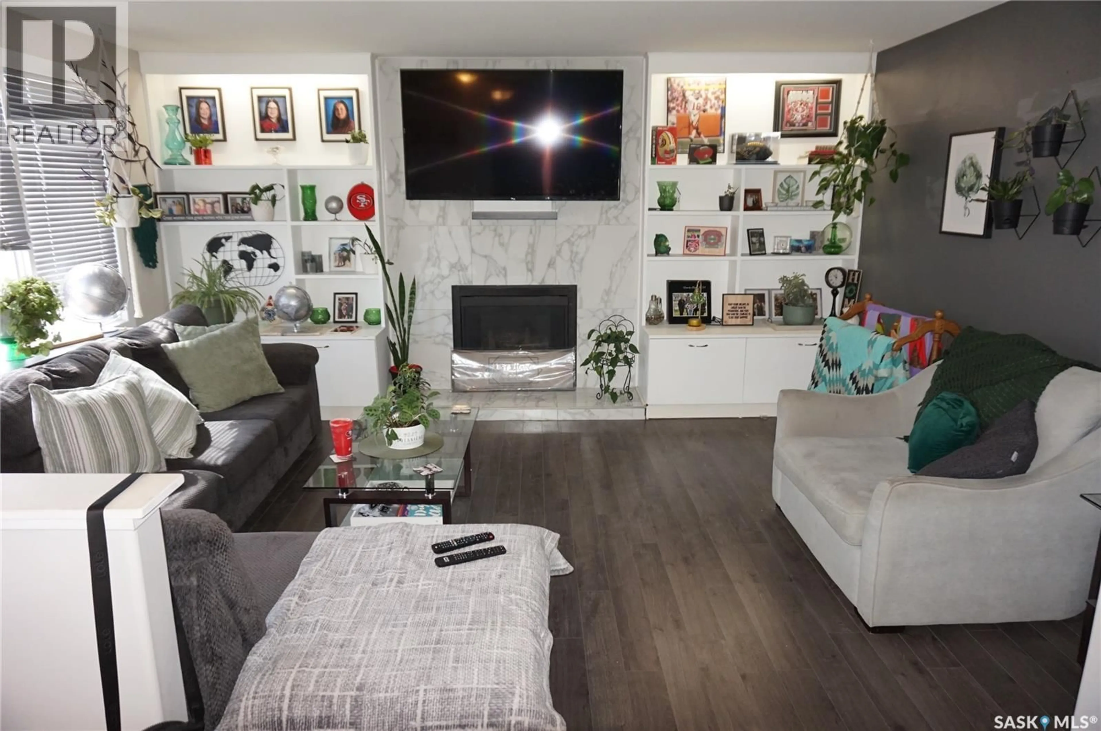 Living room with furniture, wood/laminate floor for 91 PLANT CRESCENT, Regina Saskatchewan S4N5C2