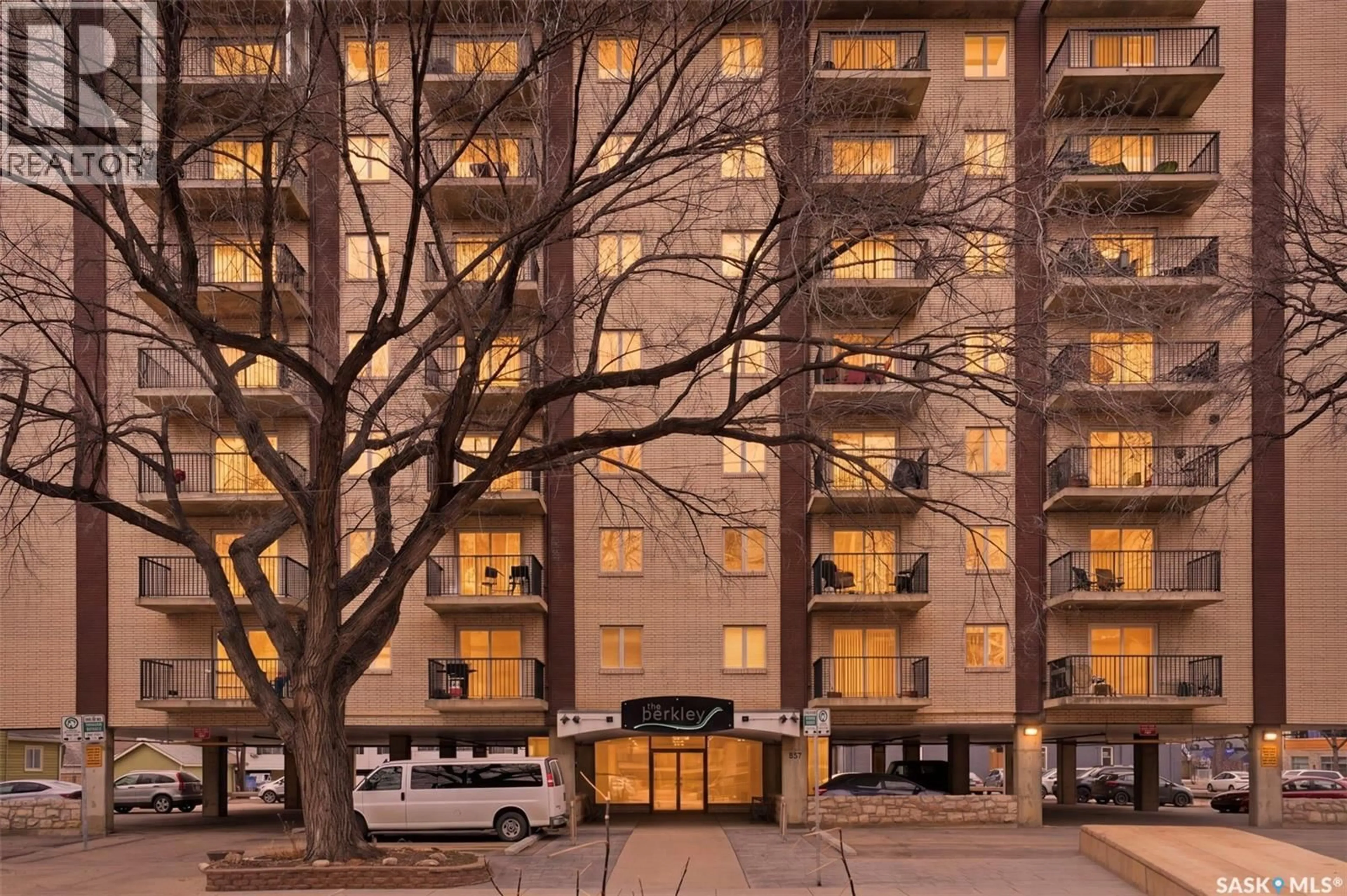 Patio, building for 104 - 537 4TH AVENUE, Saskatoon Saskatchewan S7K2M6