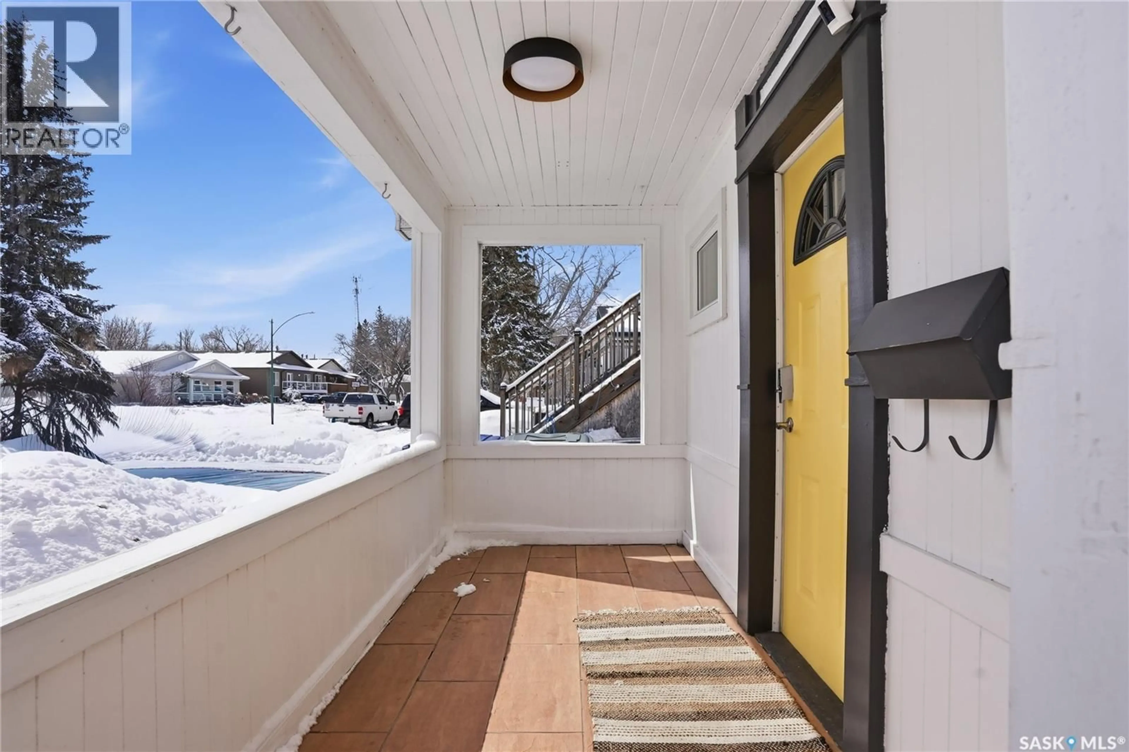 Indoor entryway for 210 CRUISE STREET, Saskatoon Saskatchewan S7N2C3