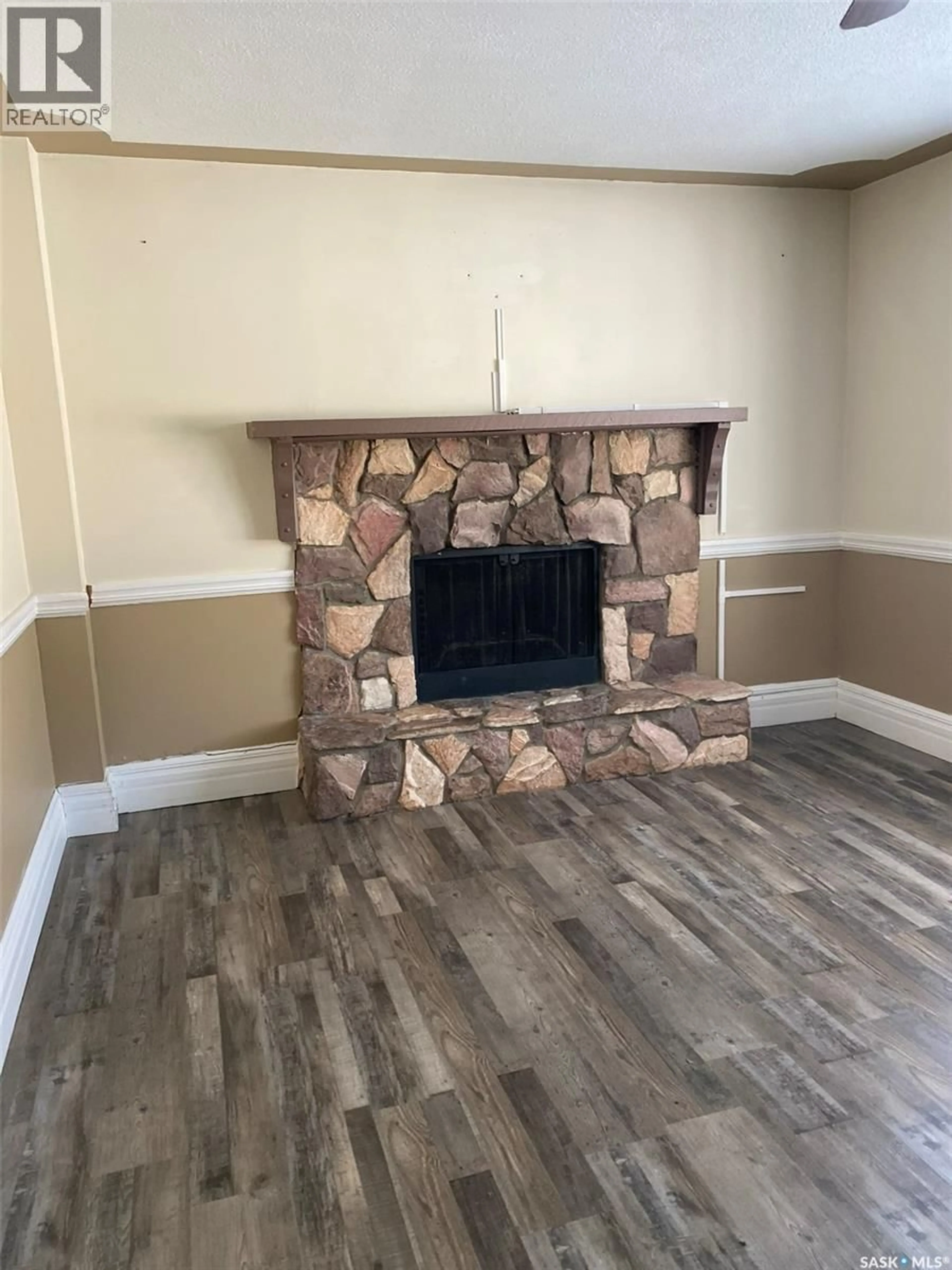 A pic of a room for 117 PROSPECT AVENUE, Oxbow Saskatchewan S0C2B0