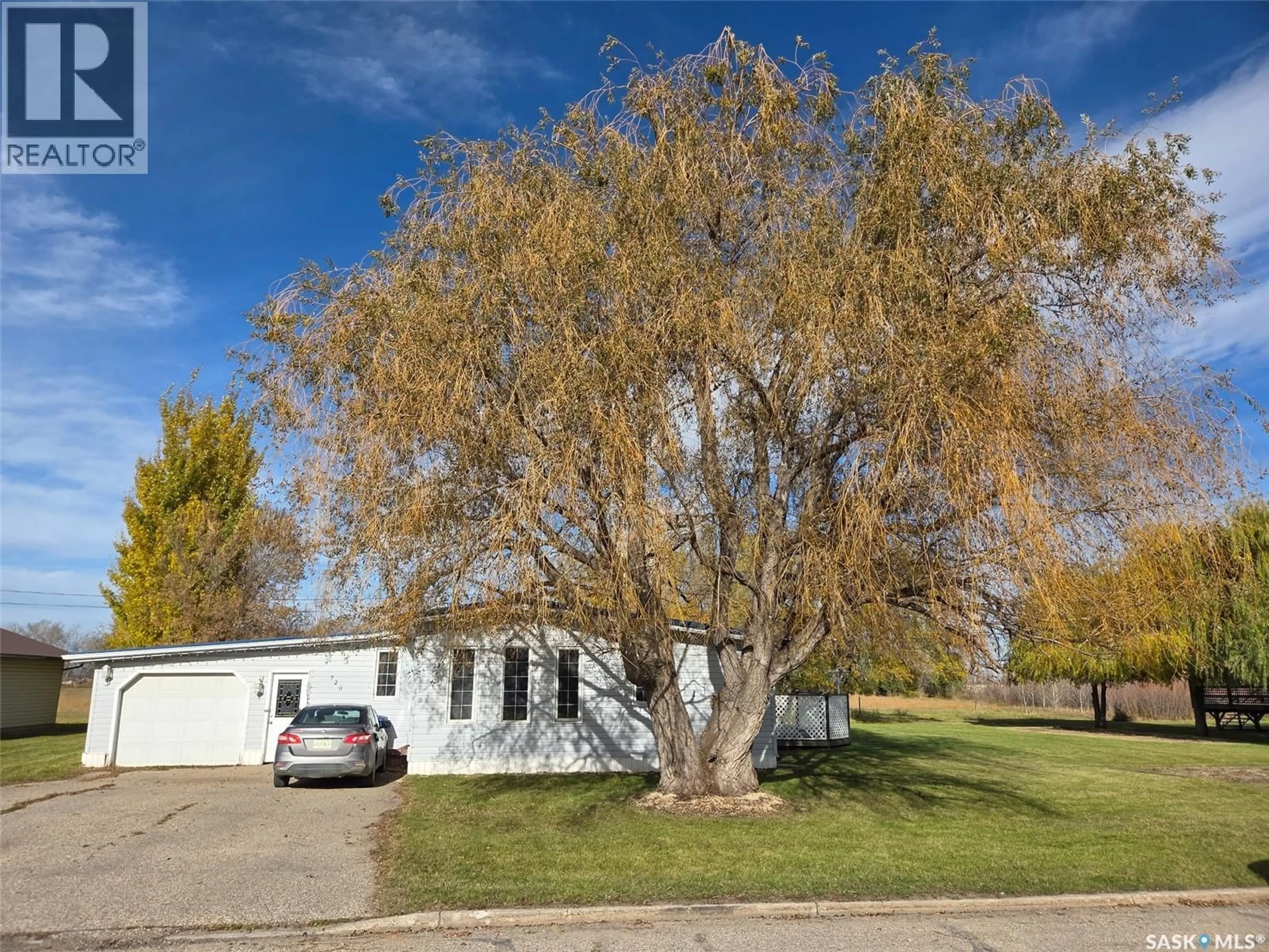 A pic from outside/outdoor area/front of a property/back of a property/a pic from drone, street for 720 MAPLE DRIVE, Esterhazy Saskatchewan S0A0X0