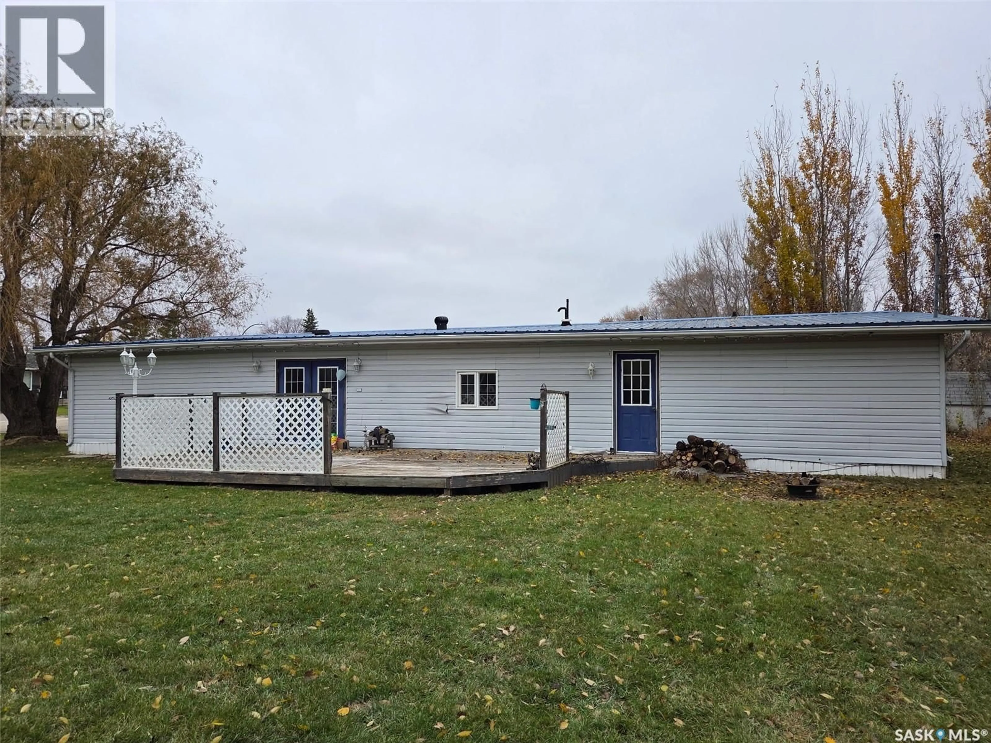 A pic from outside/outdoor area/front of a property/back of a property/a pic from drone, unknown for 720 MAPLE DRIVE, Esterhazy Saskatchewan S0A0X0