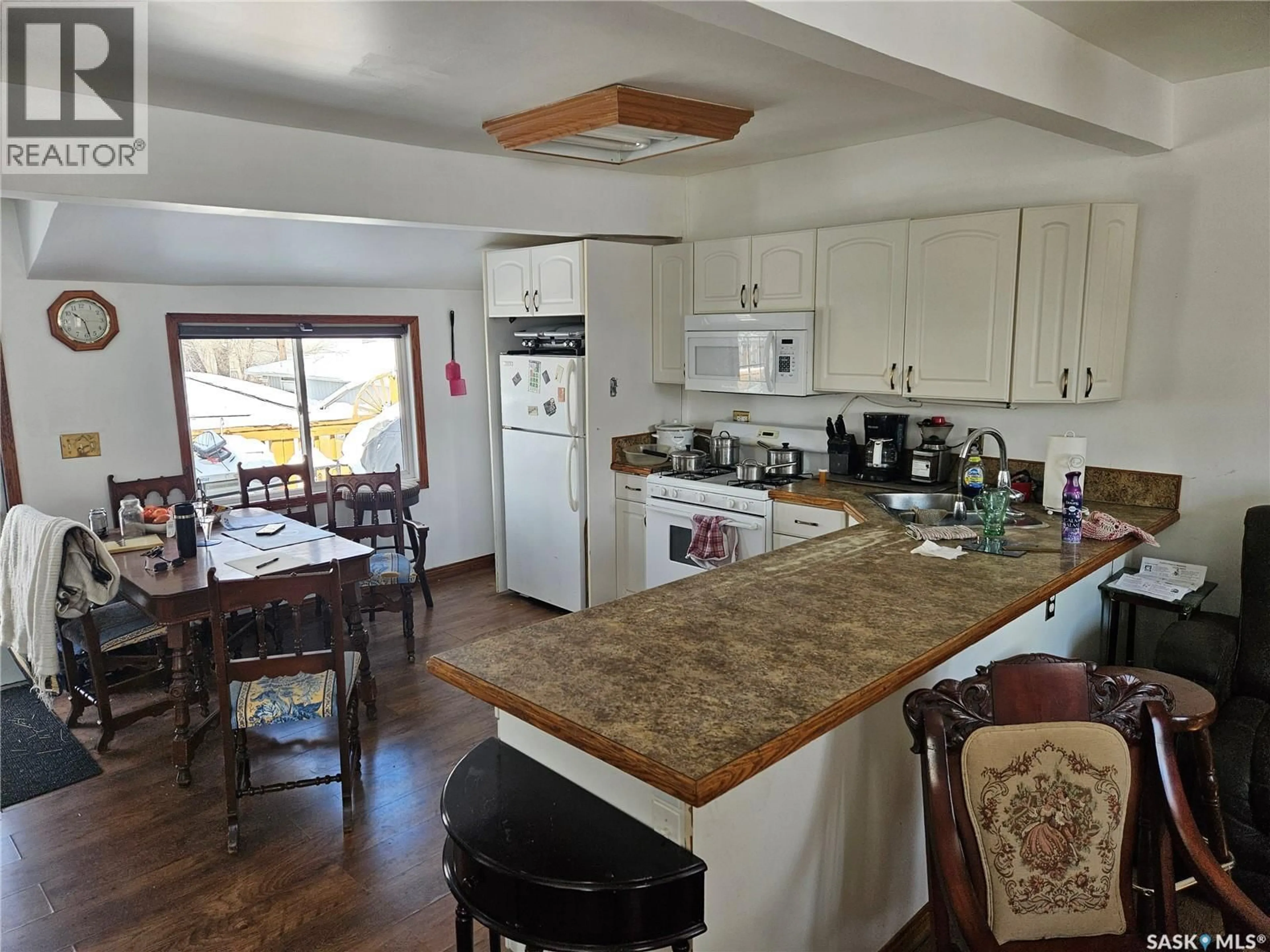 Open concept kitchen, unknown for 370 ARTHUR STREET, Regina Saskatchewan S4R4X2