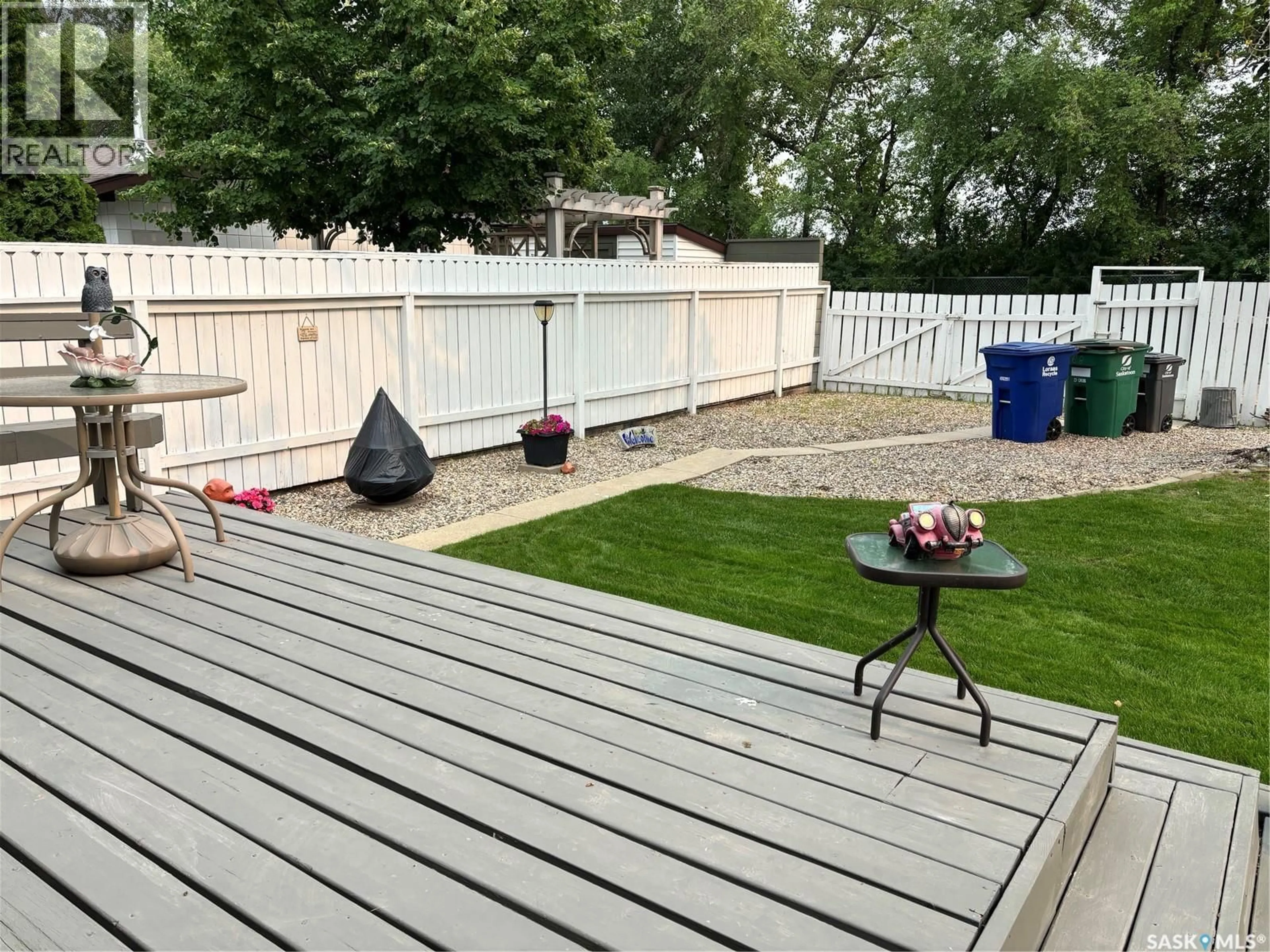 Patio, street for 68 DEBORAH CRESCENT, Saskatoon Saskatchewan S7J2W8