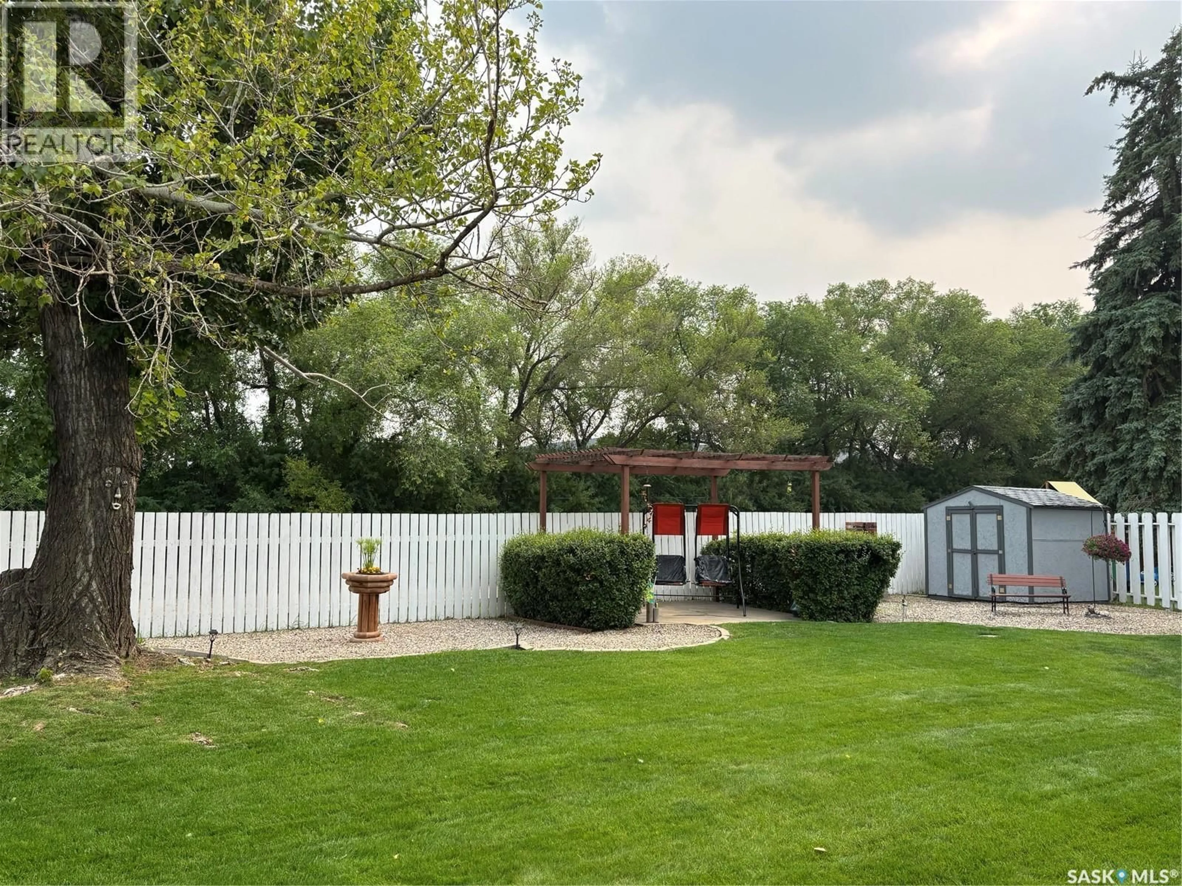 A pic from outside/outdoor area/front of a property/back of a property/a pic from drone, unknown for 68 DEBORAH CRESCENT, Saskatoon Saskatchewan S7J2W8