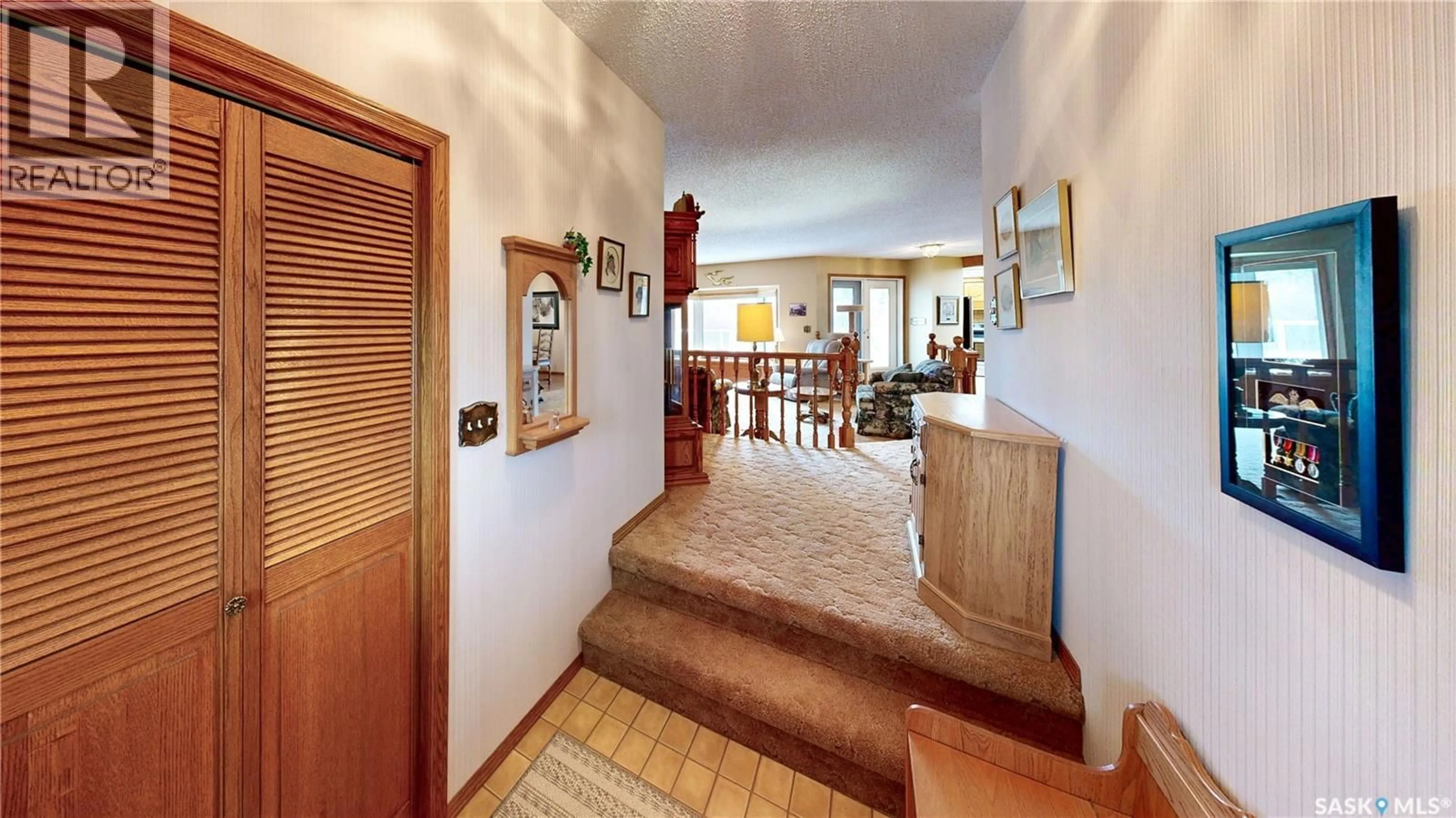 Indoor foyer for 12 PEARL CRESCENT, Edenwold Rm No.158 Saskatchewan S4L1A5