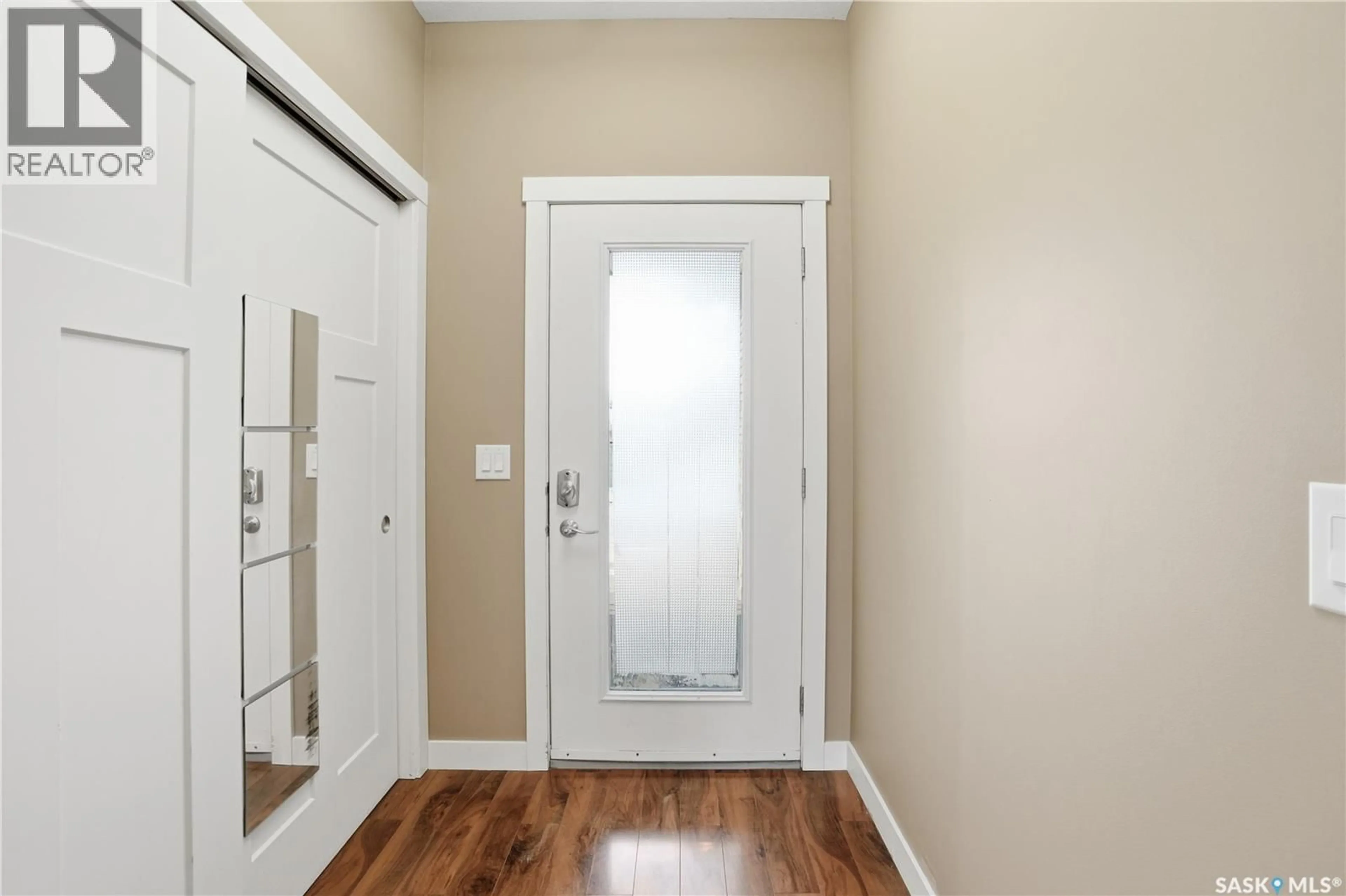 Indoor entryway for 111 115 SHEPHERD CRESCENT, Saskatoon Saskatchewan S7W0P8