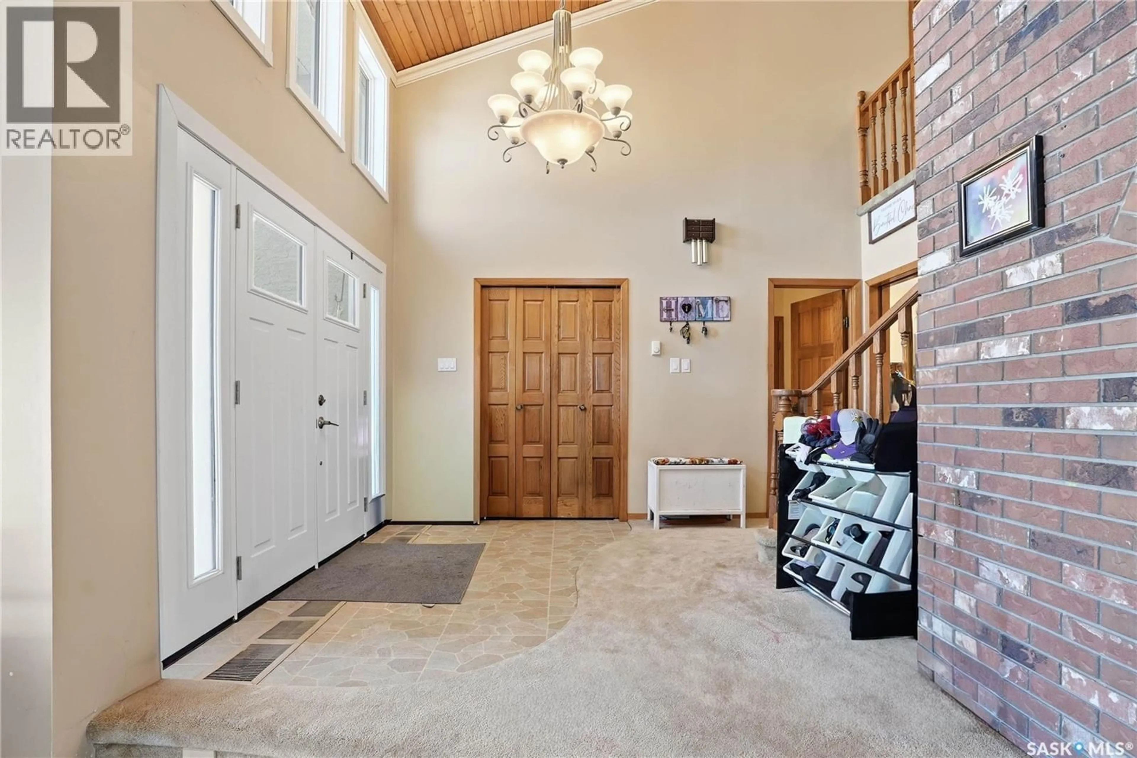 Indoor foyer for ELLIOT ACREAGE, Hoodoo Rm No. 401 Saskatchewan S0K4P0