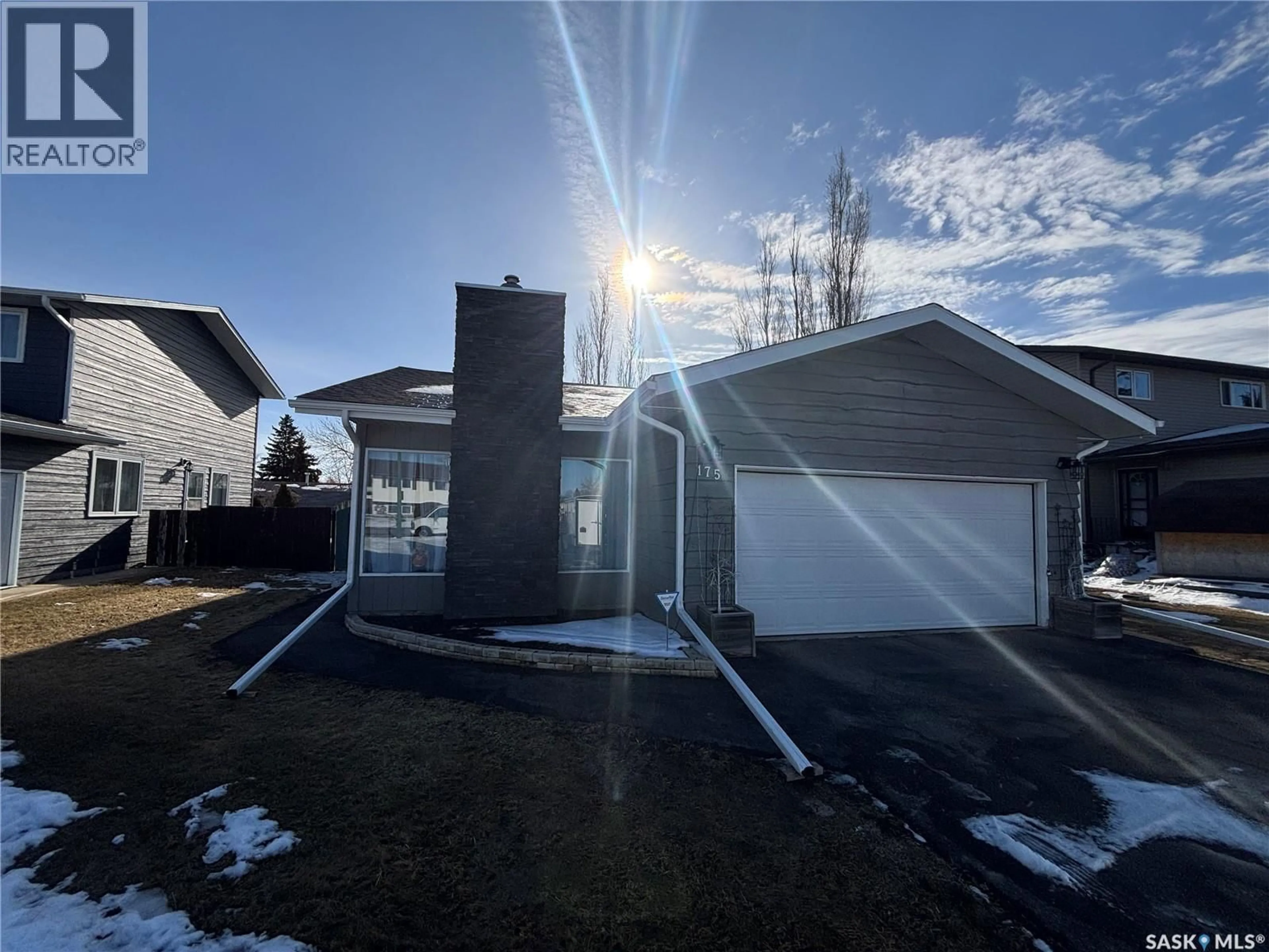 A pic from outside/outdoor area/front of a property/back of a property/a pic from drone, street for 175 ALLANBROOKE DRIVE, Yorkton Saskatchewan S3N3K1