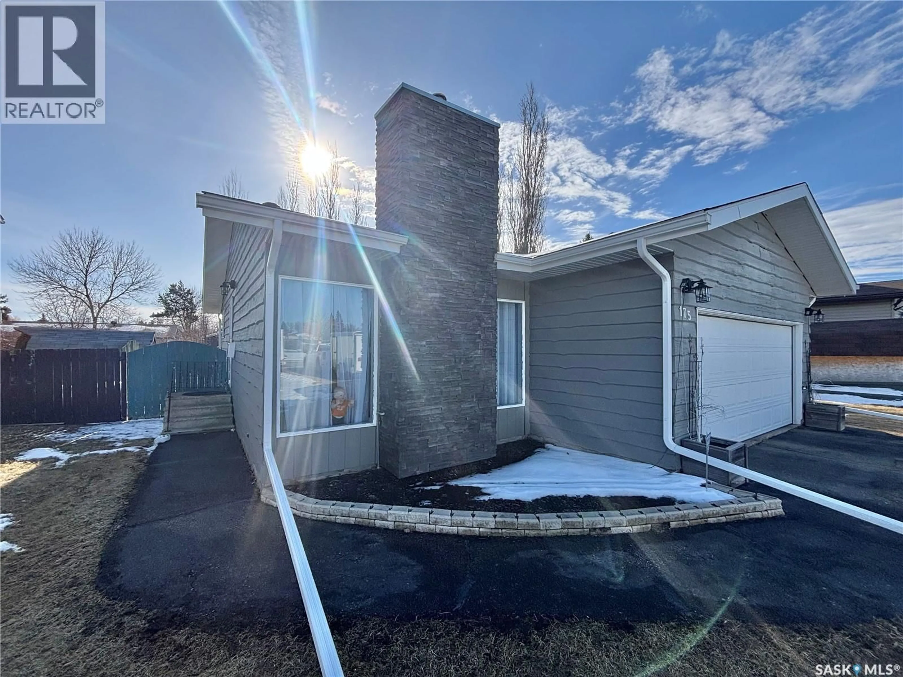 A pic from outside/outdoor area/front of a property/back of a property/a pic from drone, street for 175 ALLANBROOKE DRIVE, Yorkton Saskatchewan S3N3K1