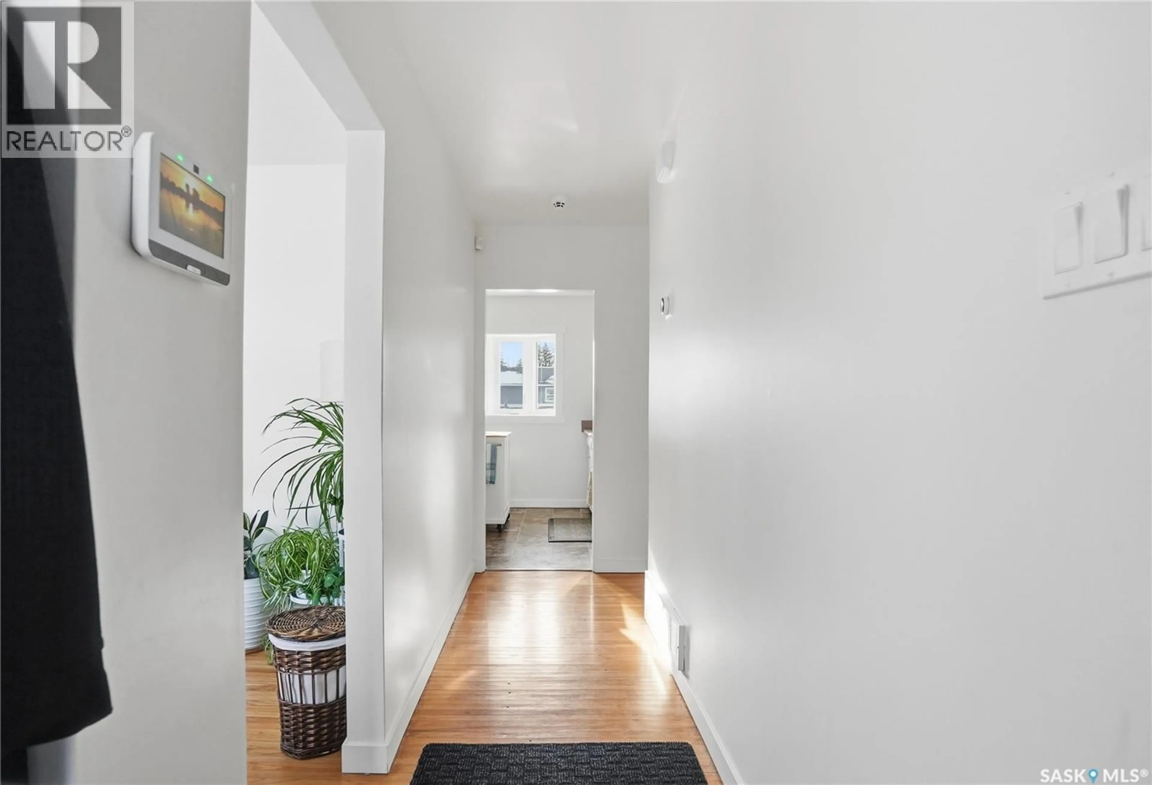 Indoor entryway for 2230 WILLIAM AVENUE, Saskatoon Saskatchewan S7J1A6