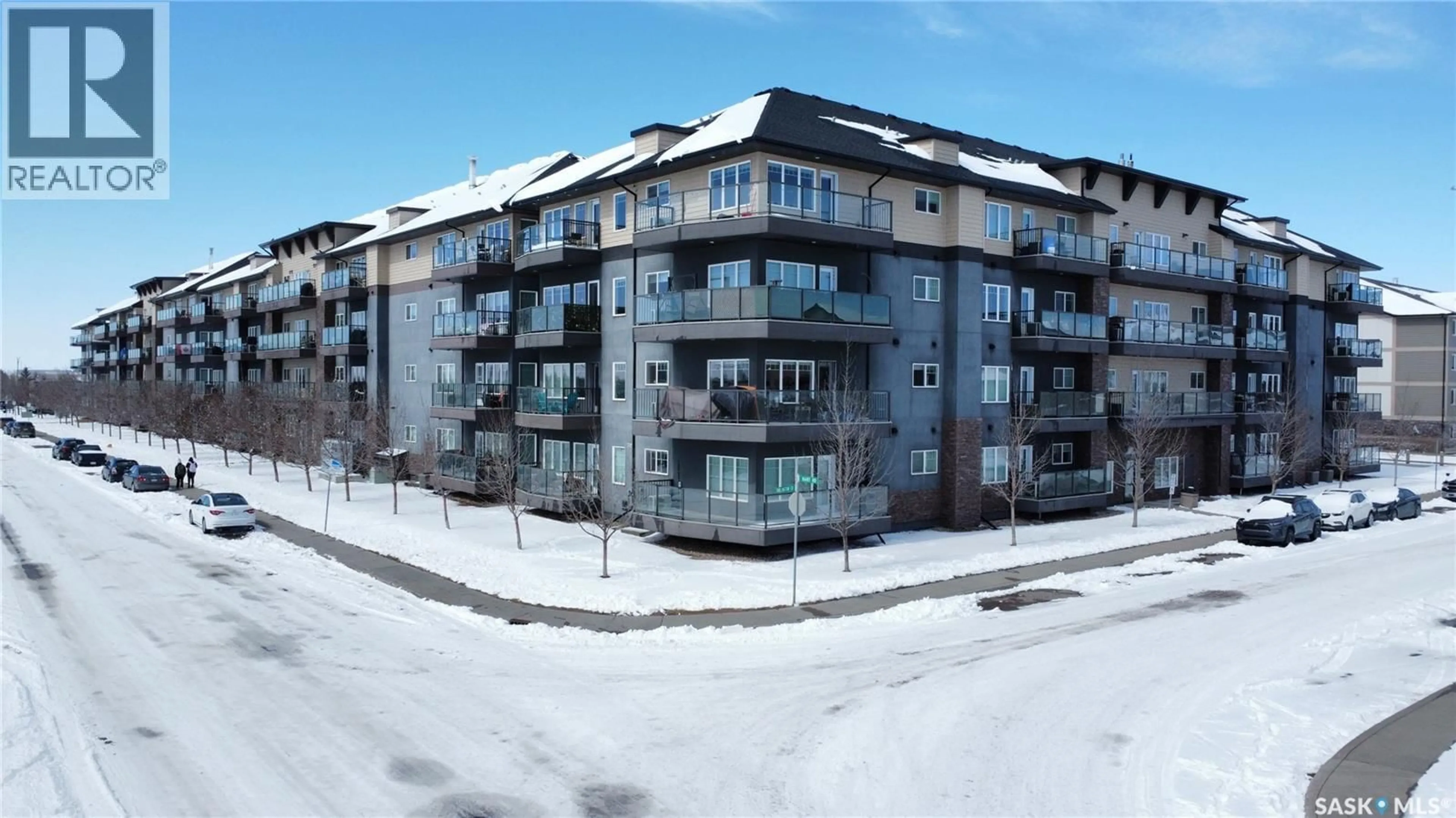 A pic from outside/outdoor area/front of a property/back of a property/a pic from drone, building for 202 HART ROAD, Saskatoon Saskatchewan S7M4P4