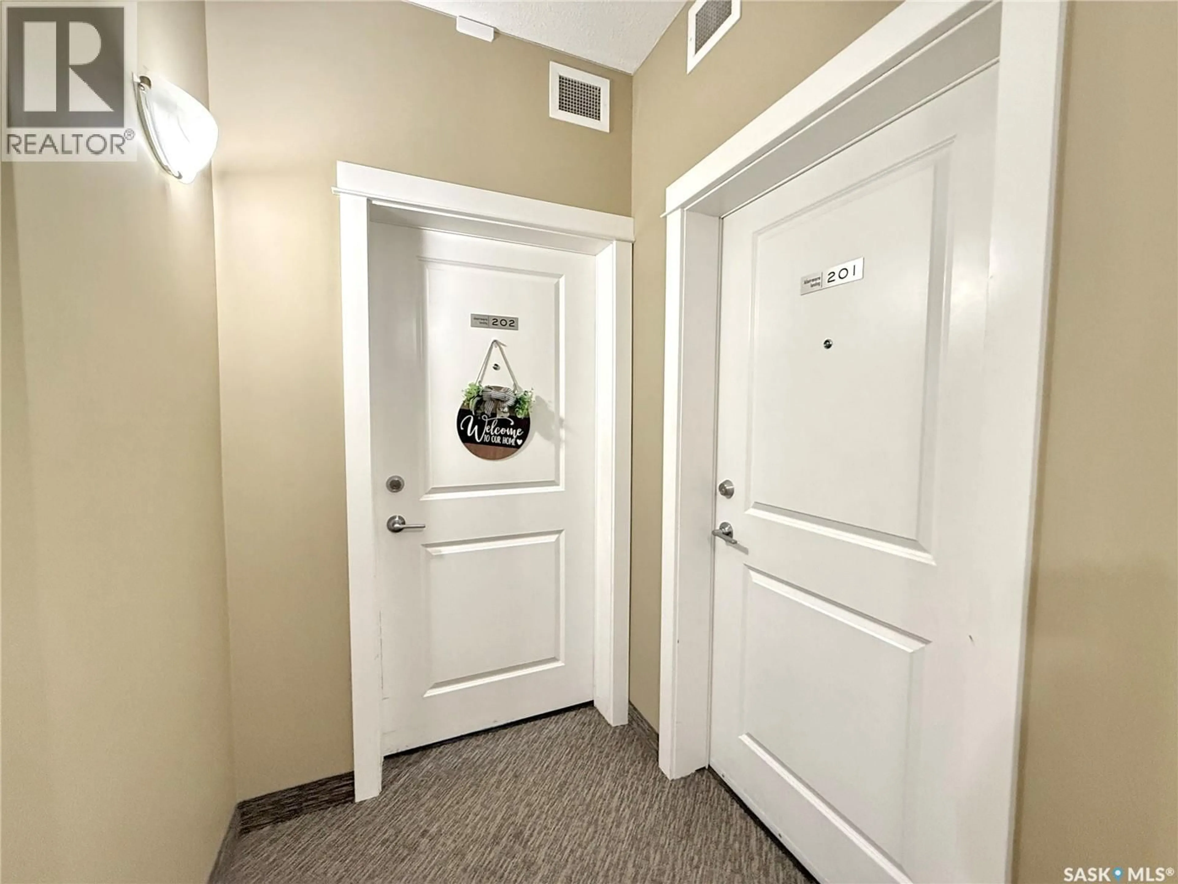Indoor foyer for 202 HART ROAD, Saskatoon Saskatchewan S7M4P4
