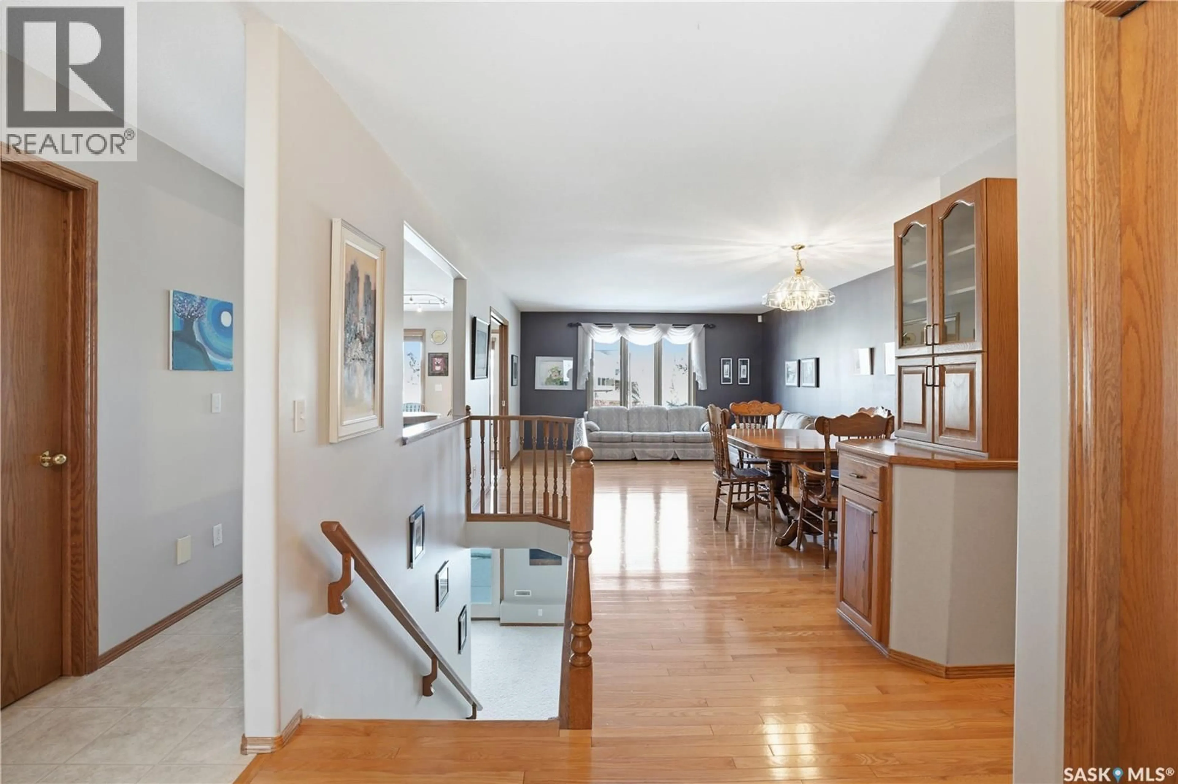 Indoor foyer for 4 330 STODOLA COURT, Saskatoon Saskatchewan S7N4N9