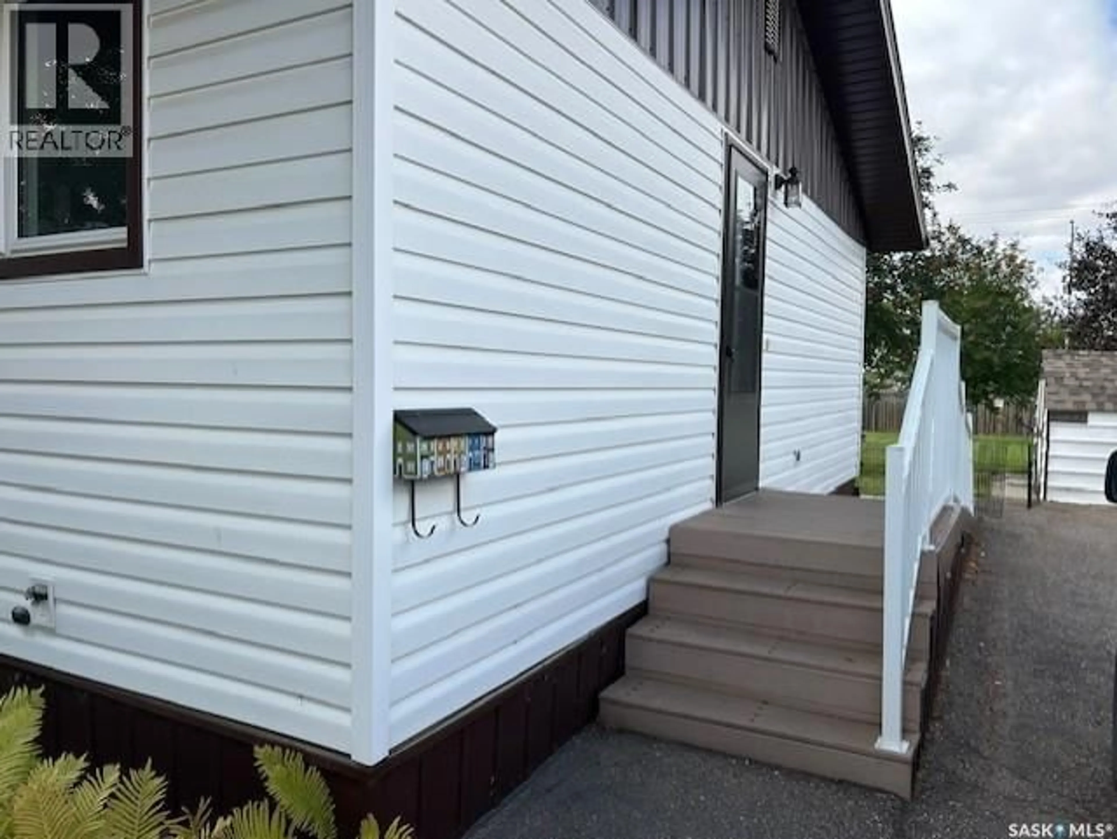 Home with vinyl exterior material, street for 18 WATERLOO ROAD, Yorkton Saskatchewan S3N3E8