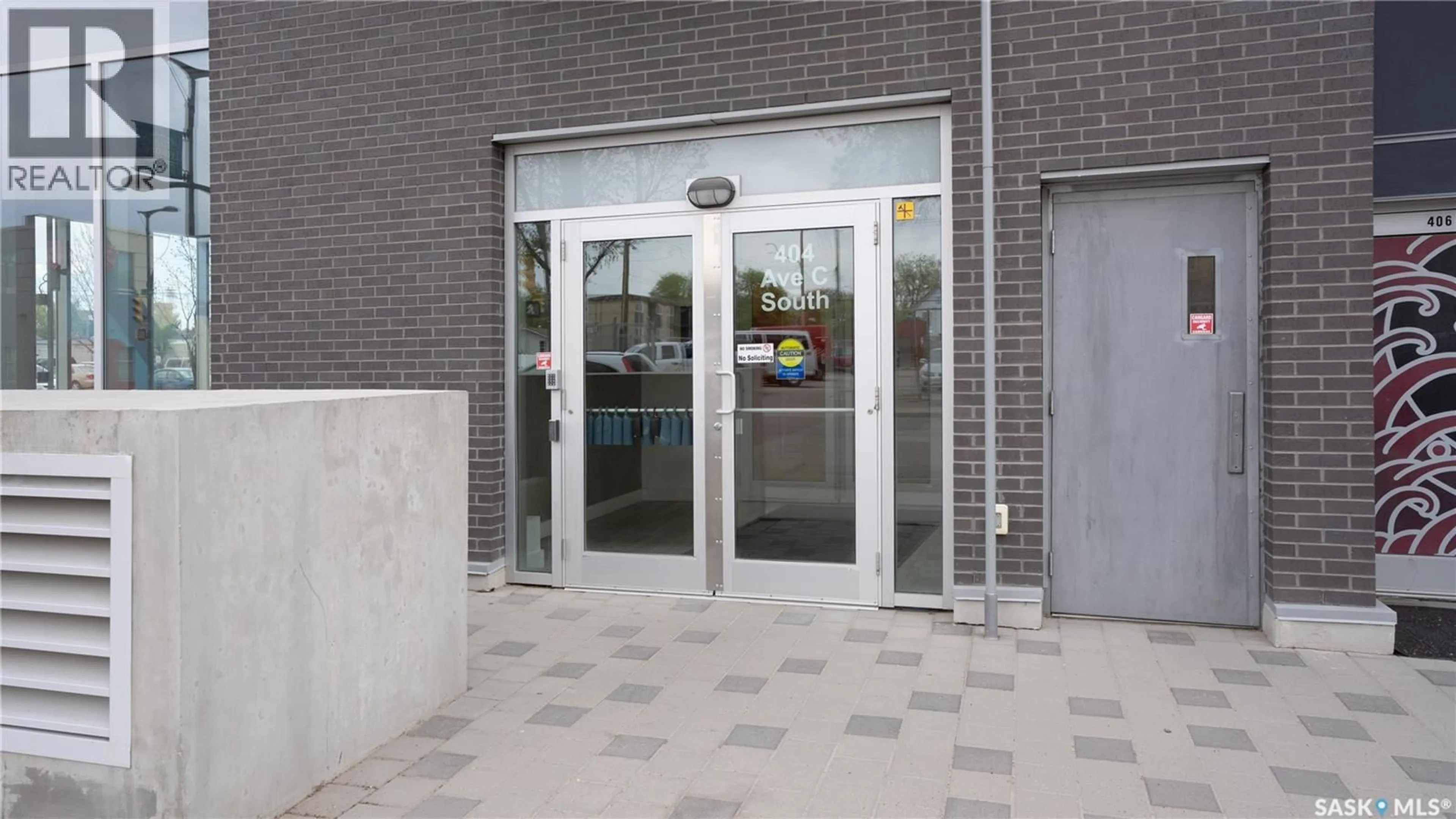 Living room with furniture, unknown for S - 225 404 C AVENUE, Saskatoon Saskatchewan S7M5M9