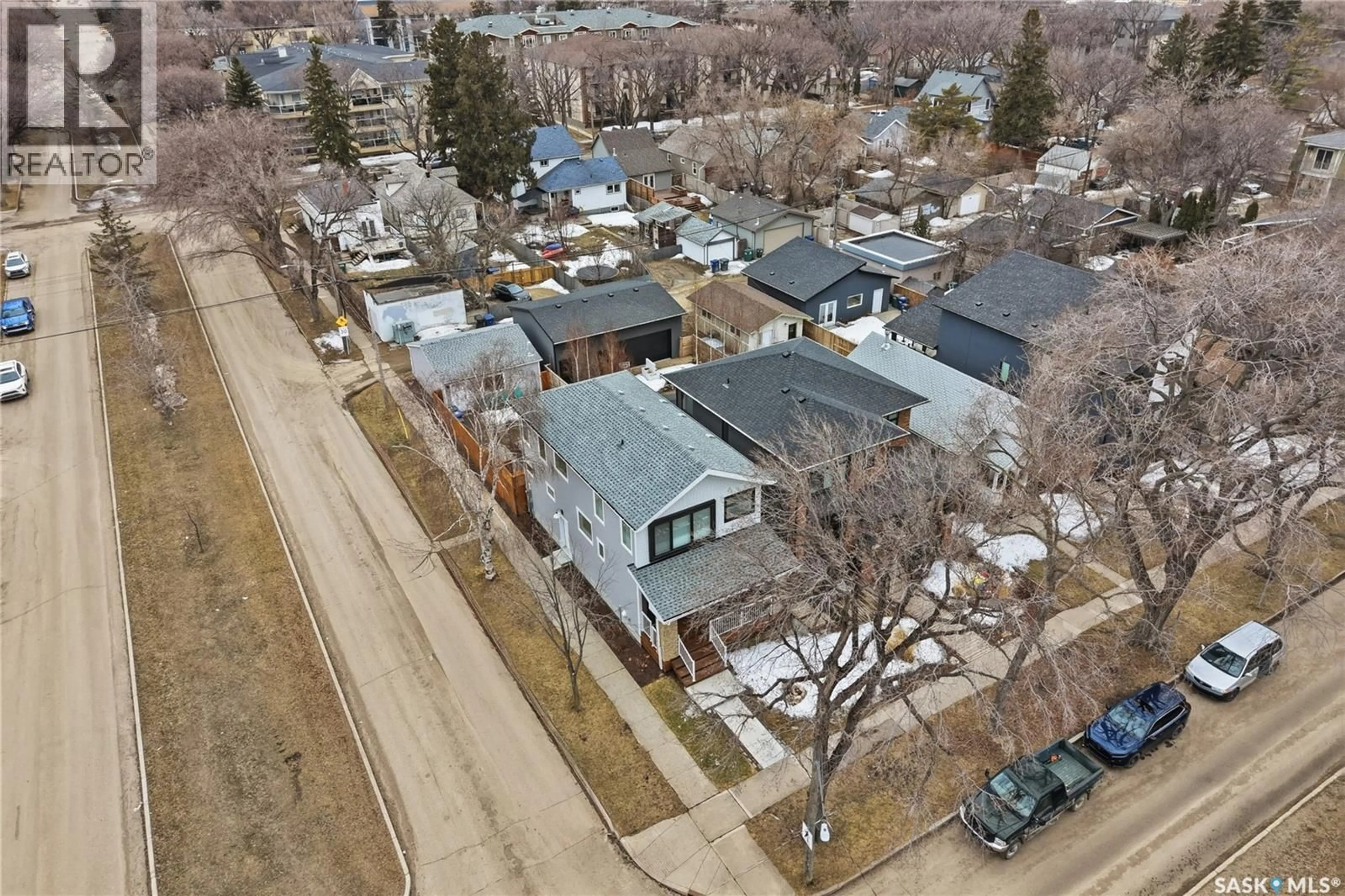 A pic from outside/outdoor area/front of a property/back of a property/a pic from drone, street for 738 MAIN STREET, Saskatoon Saskatchewan S7H0K1