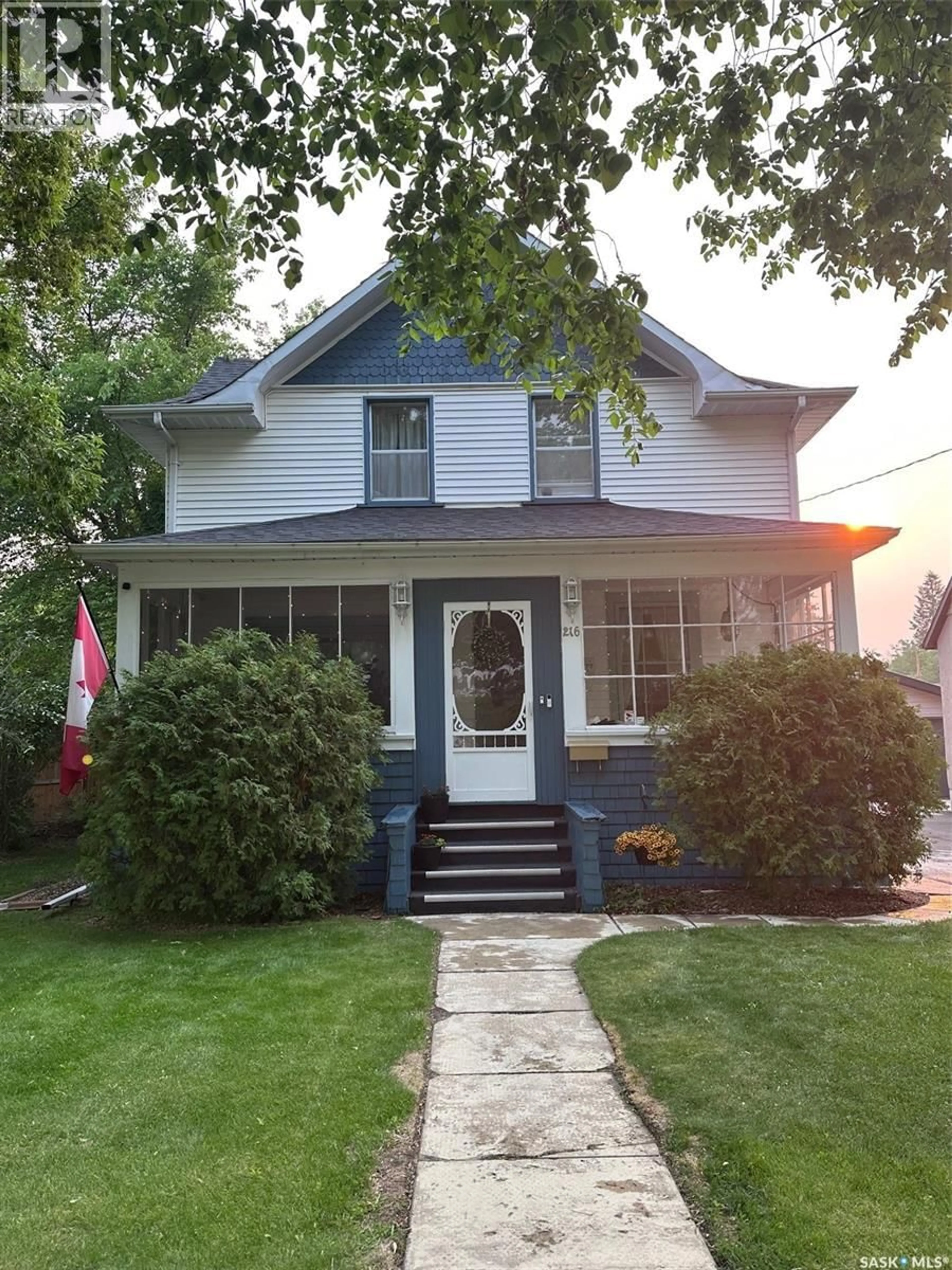 Home with vinyl exterior material, street for 216 SECOND AVENUE, Yorkton Saskatchewan S3N1G7