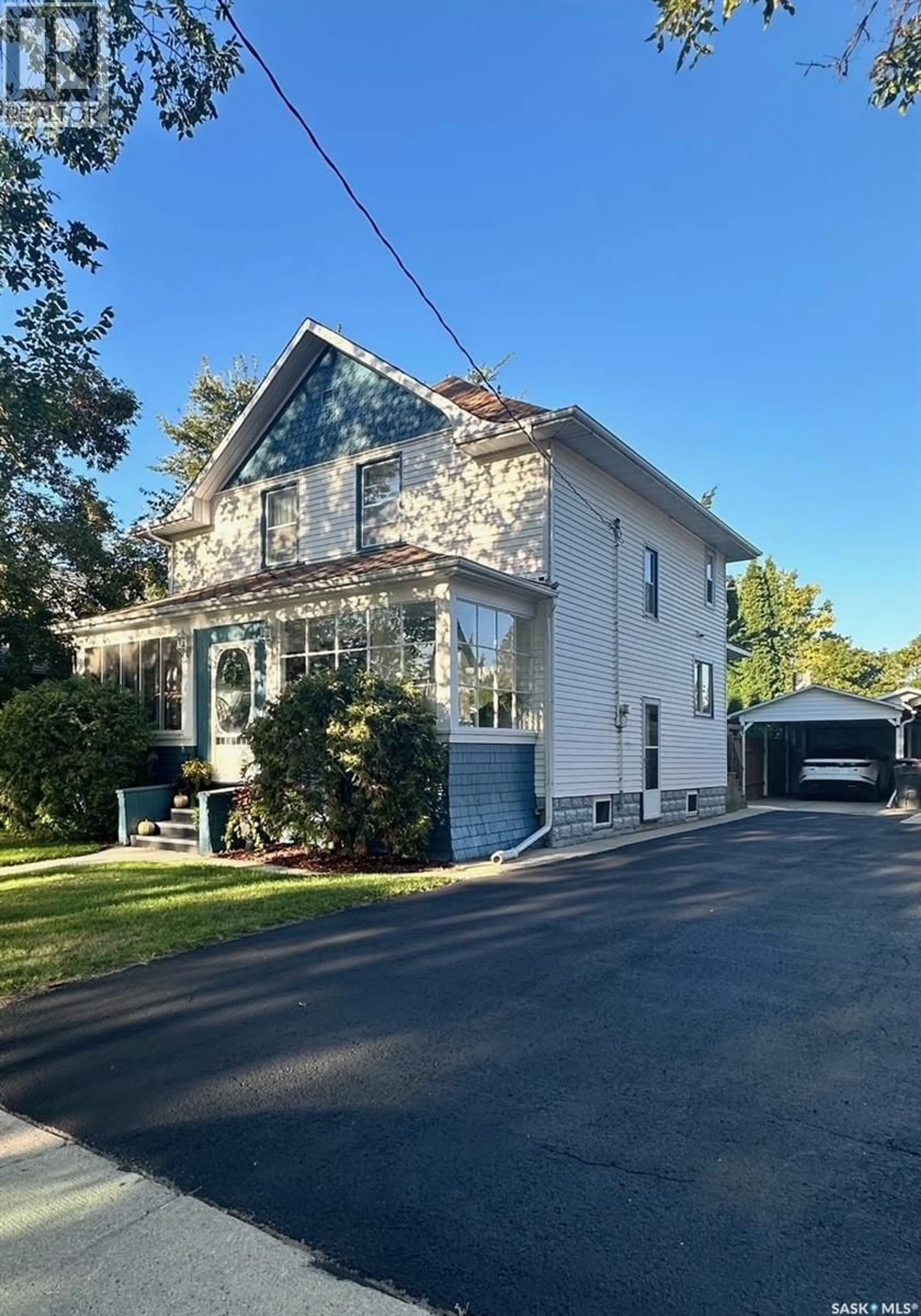 A pic from outside/outdoor area/front of a property/back of a property/a pic from drone, street for 216 SECOND AVENUE, Yorkton Saskatchewan S3N1G7