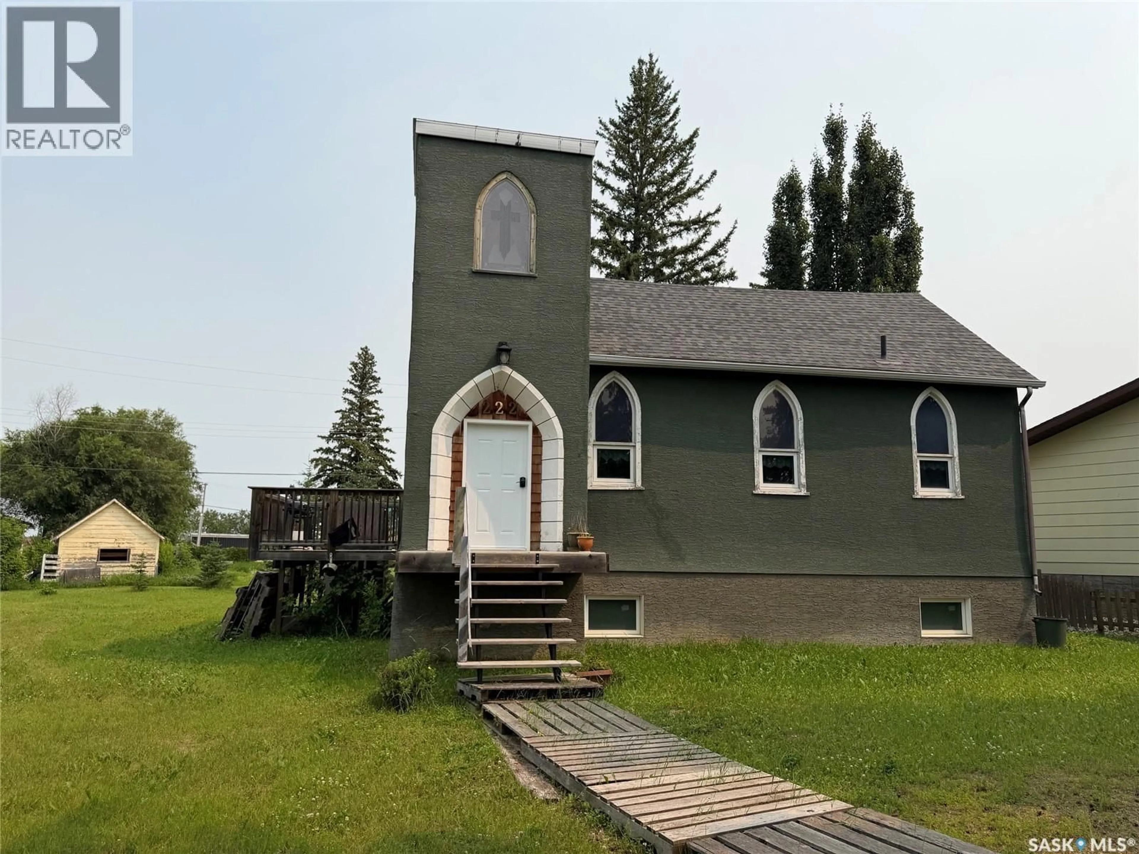 A pic from outside/outdoor area/front of a property/back of a property/a pic from drone, building for 222 1ST AVENUE, Glaslyn Saskatchewan S0M0Y0