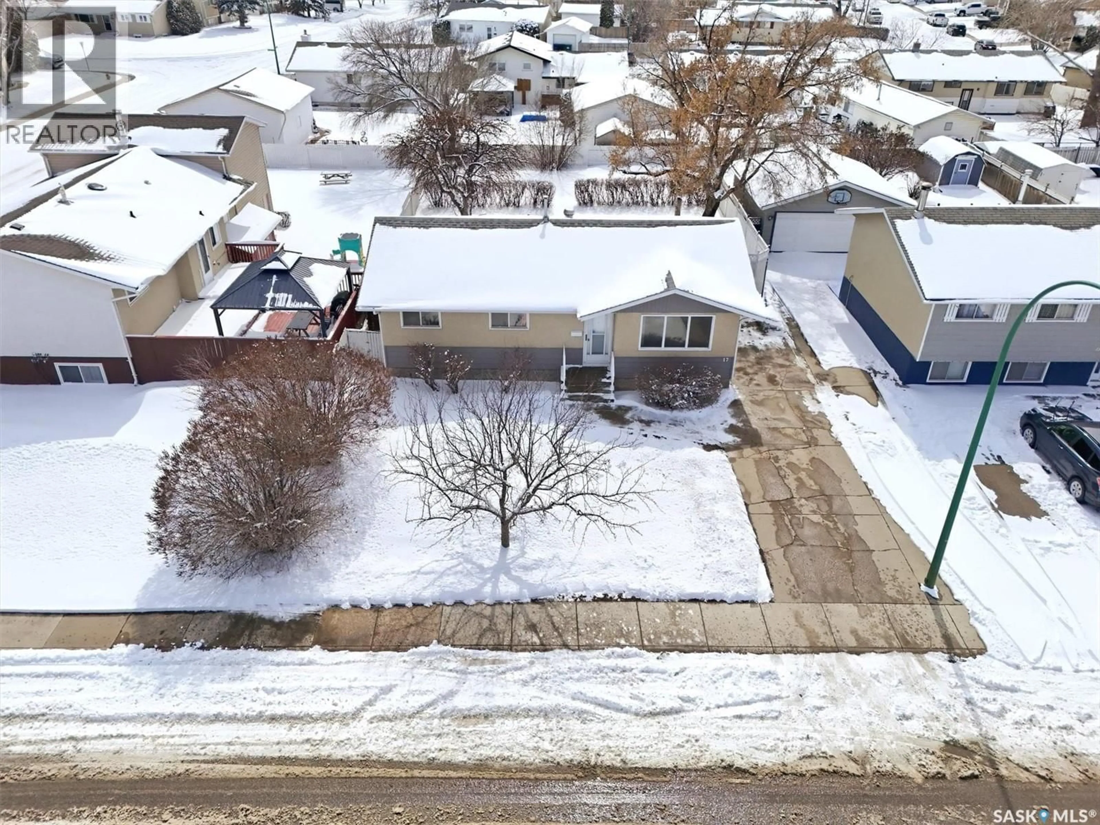 A pic from outside/outdoor area/front of a property/back of a property/a pic from drone, street for 17 CHURCHILL DRIVE, Saskatoon Saskatchewan S7K3X2