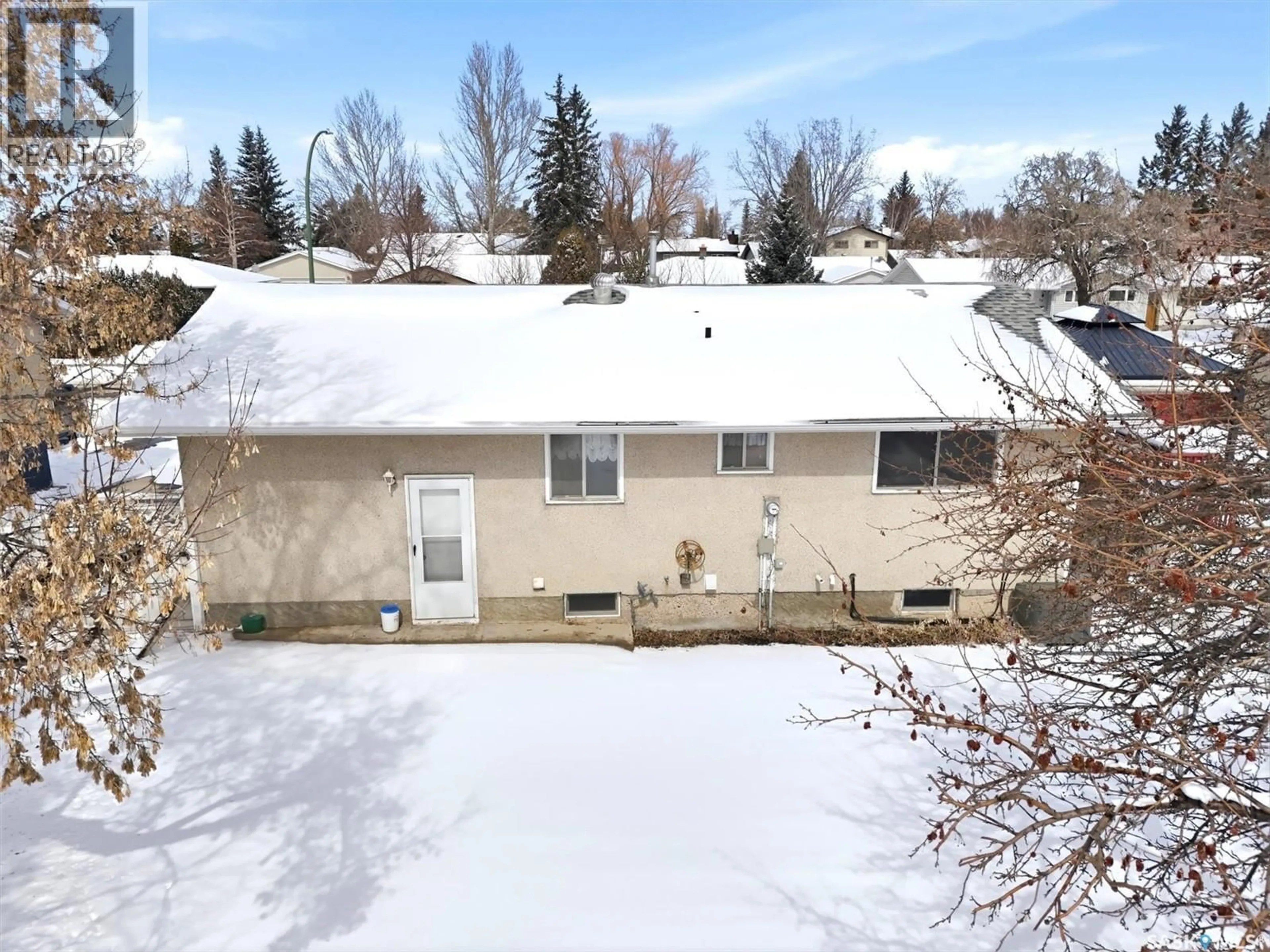A pic from outside/outdoor area/front of a property/back of a property/a pic from drone, unknown for 17 CHURCHILL DRIVE, Saskatoon Saskatchewan S7K3X2