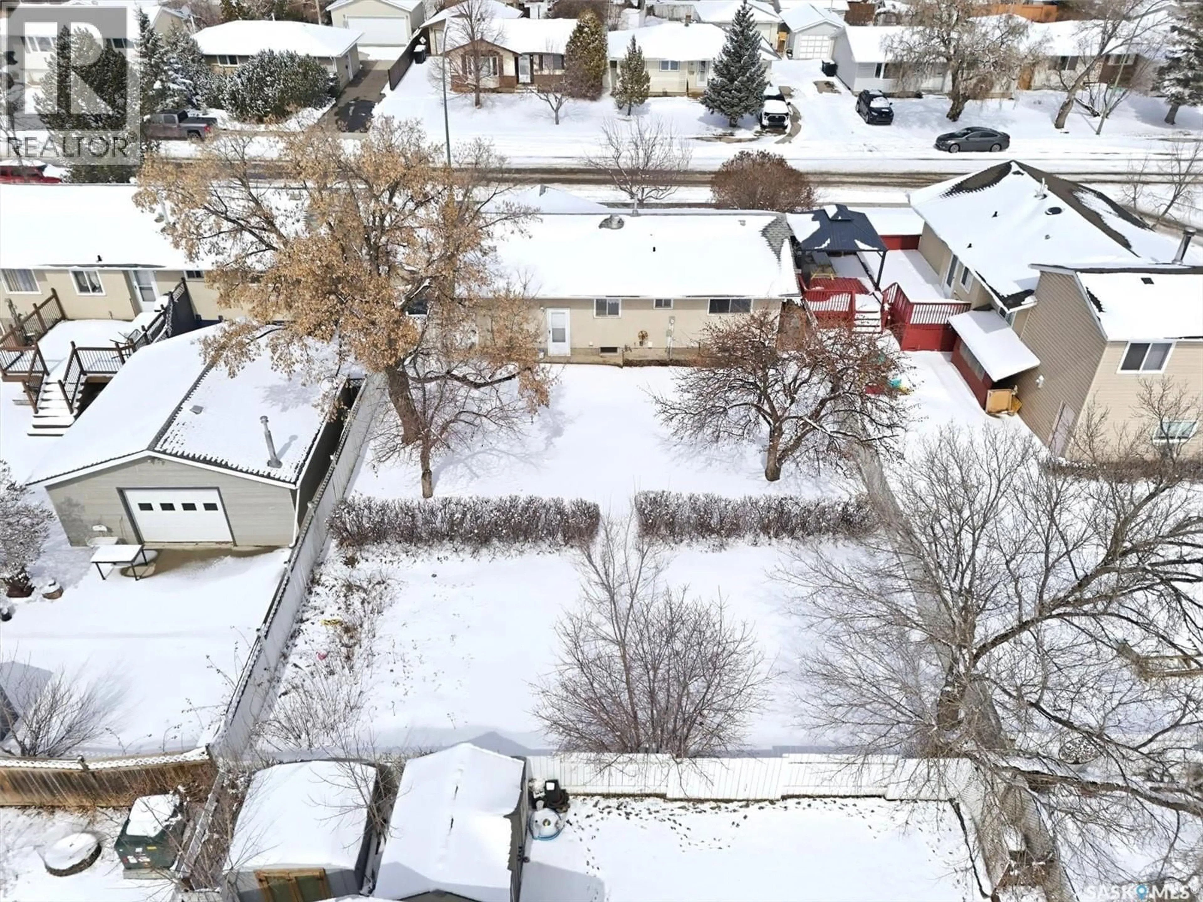 A pic from outside/outdoor area/front of a property/back of a property/a pic from drone, street for 17 CHURCHILL DRIVE, Saskatoon Saskatchewan S7K3X2