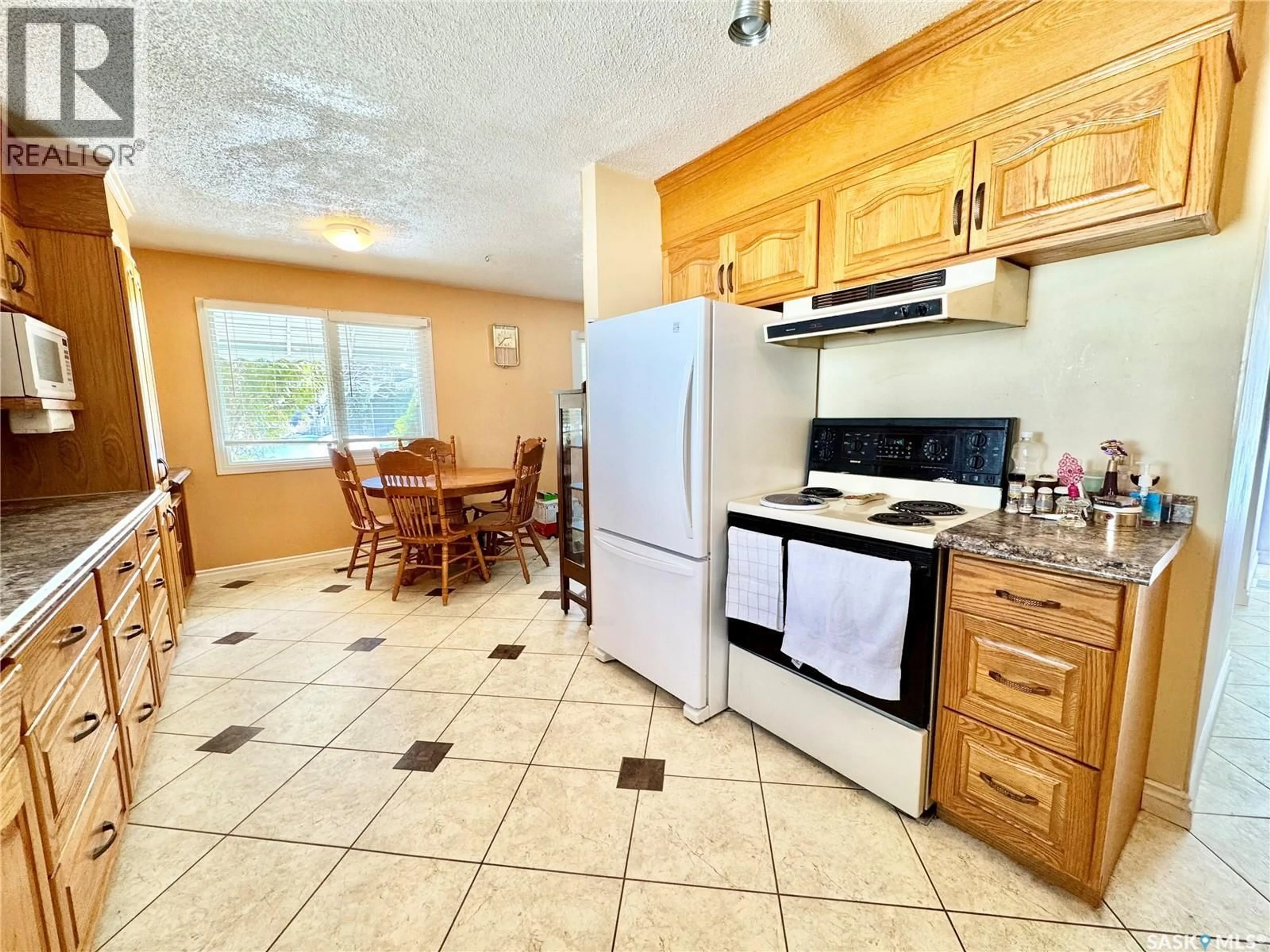 Standard kitchen, ceramic/tile floor for 586 LAURIER DRIVE, Prince Albert Saskatchewan S6V5M3