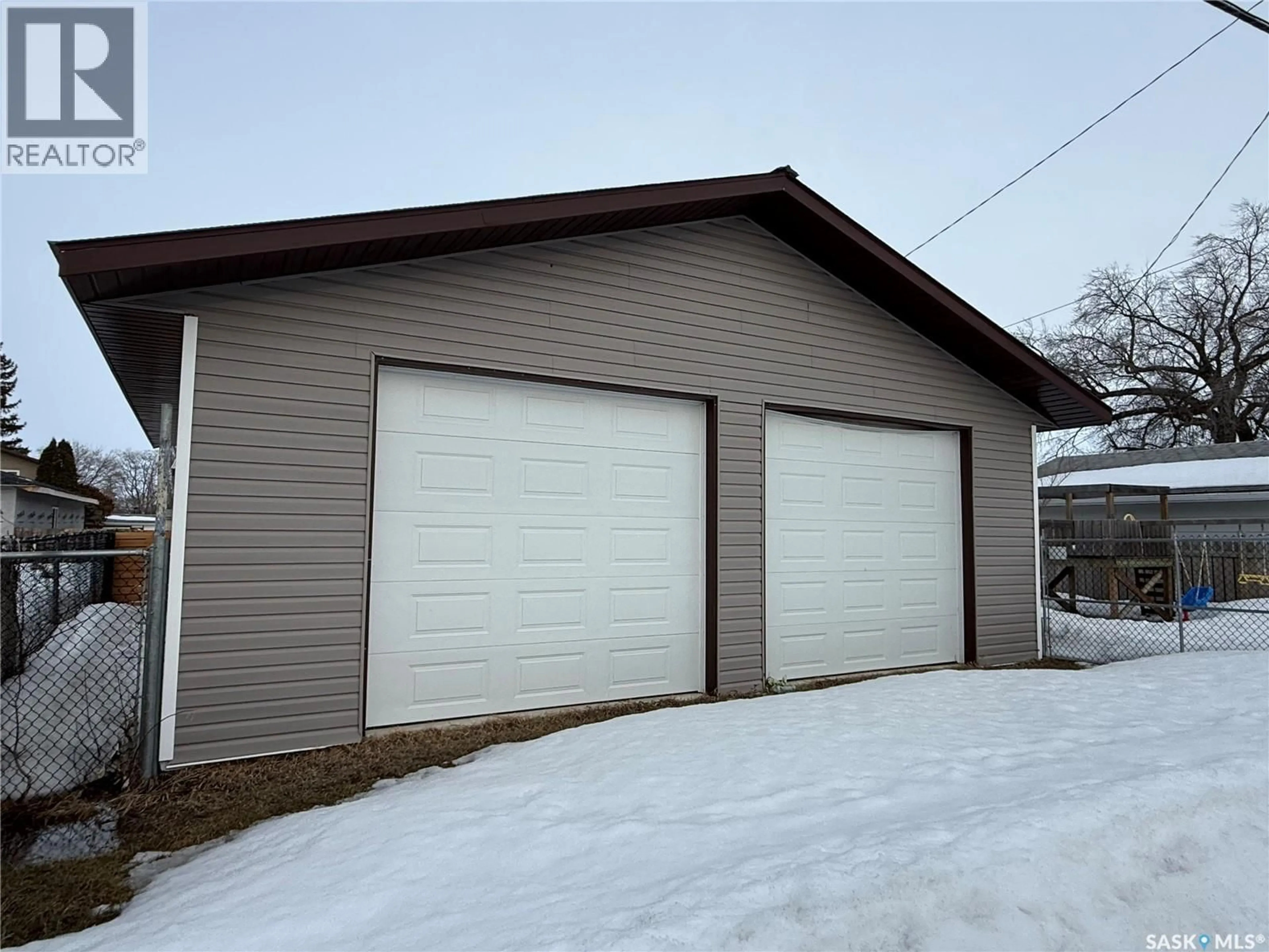 Indoor garage for 804 6TH STREET, Nipawin Saskatchewan S0E1E0