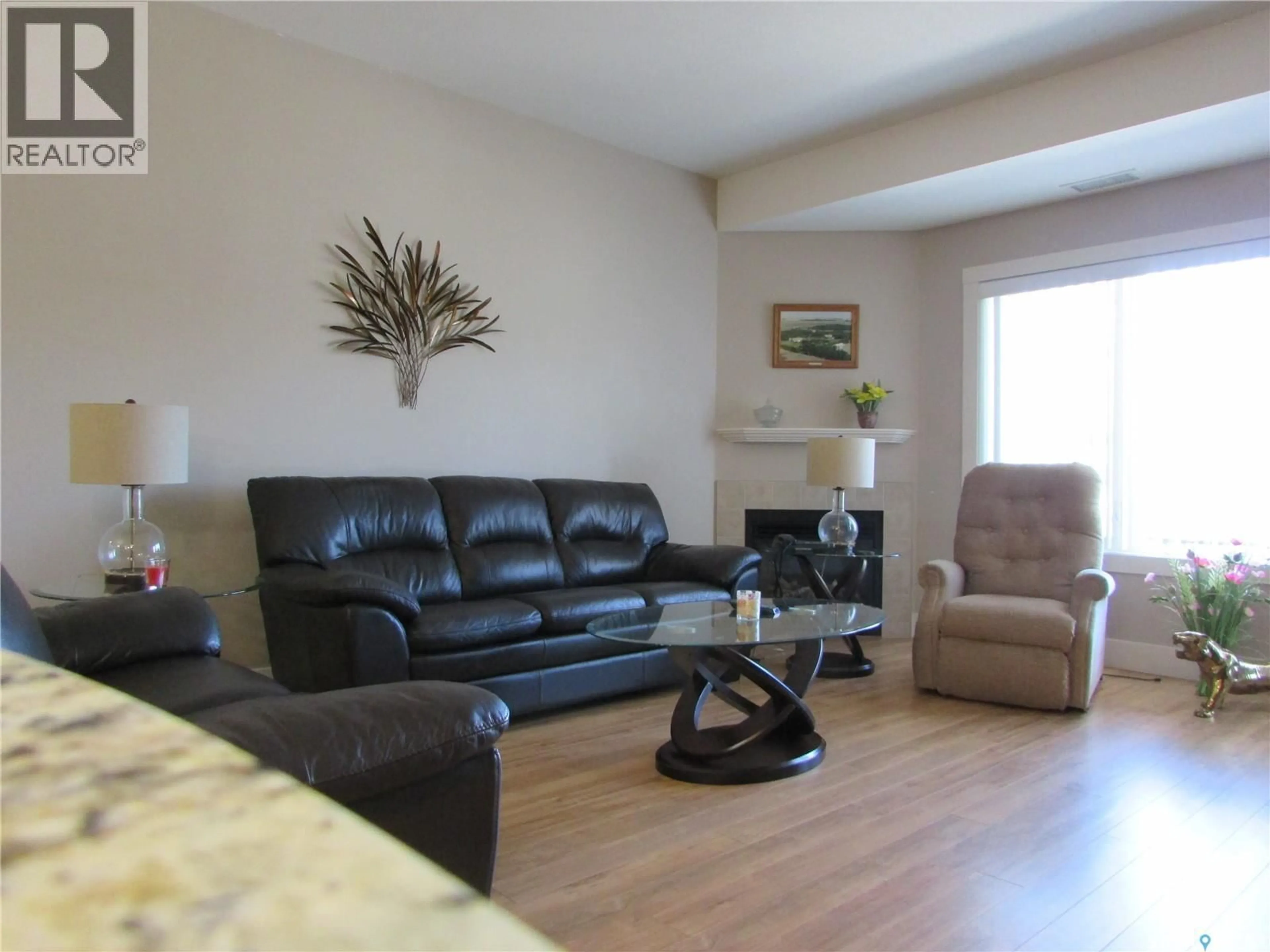 Living room with furniture, unknown for 1010 - 222 RUTH STREET, Saskatoon Saskatchewan S7J4M9