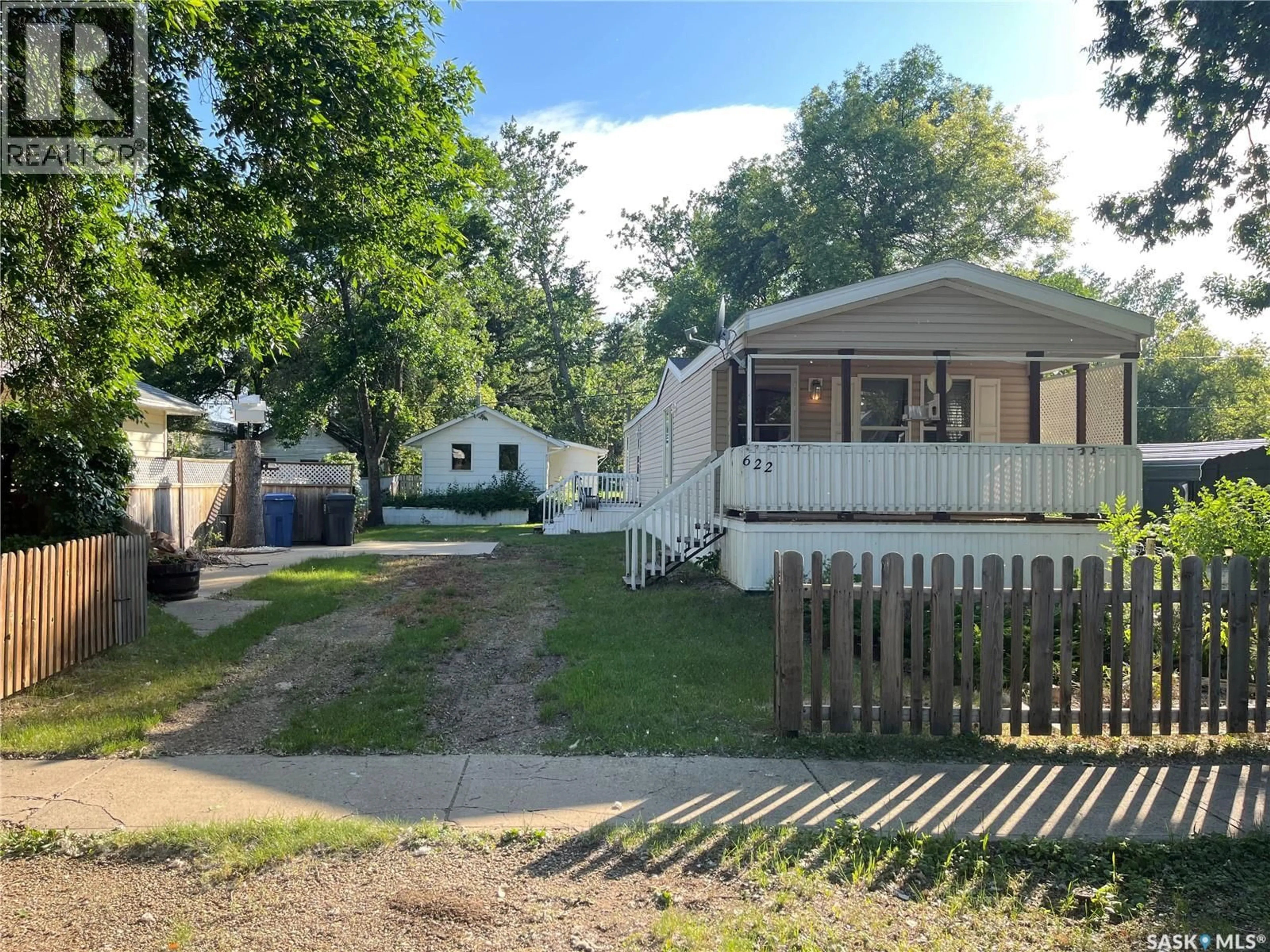 A pic from outside/outdoor area/front of a property/back of a property/a pic from drone, street for 622 BERTRAND AVENUE, Radville Saskatchewan S0C2G0