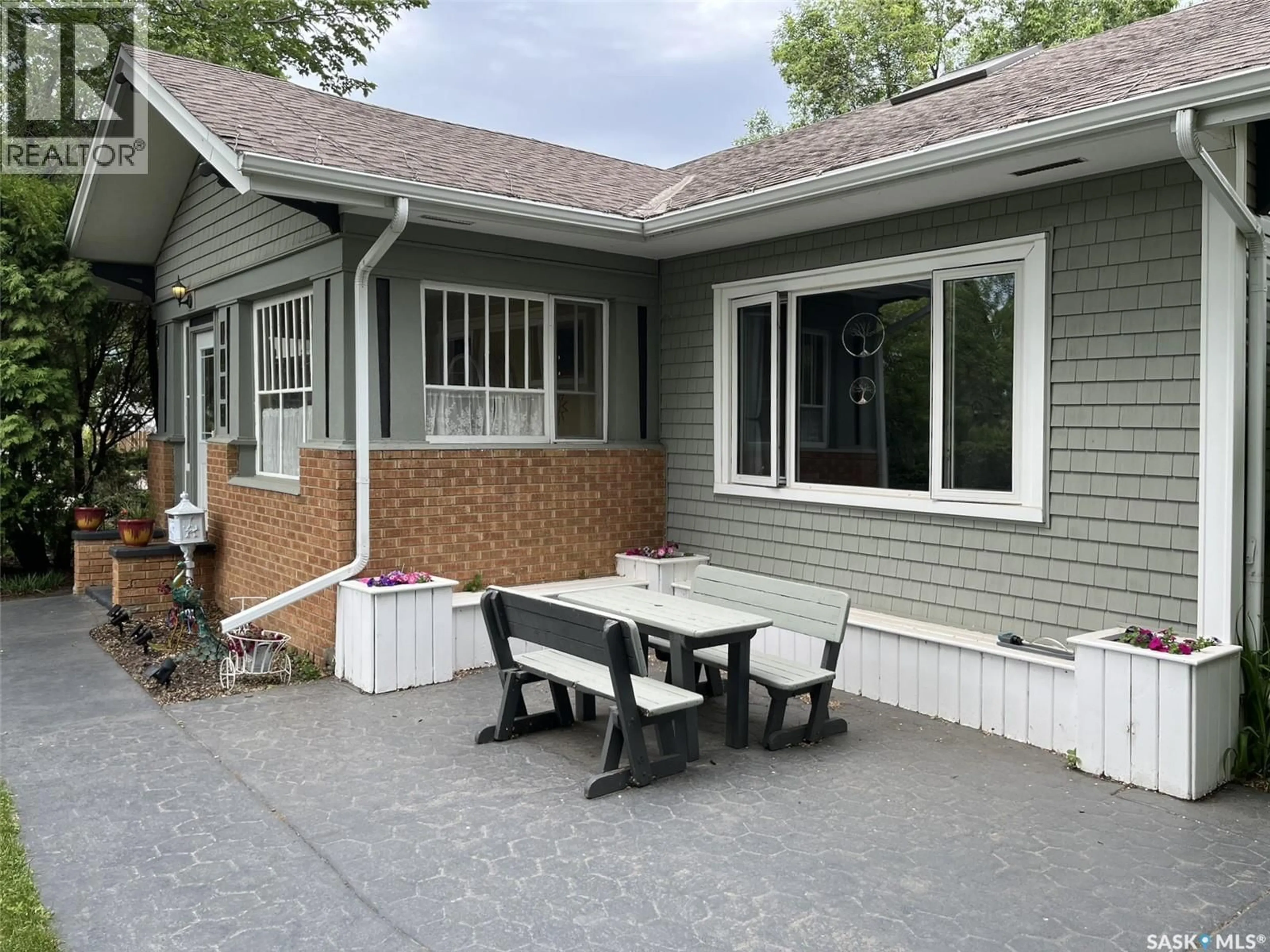 Home with vinyl exterior material, street for 1433 2ND STREET, Estevan Saskatchewan S4A0M5