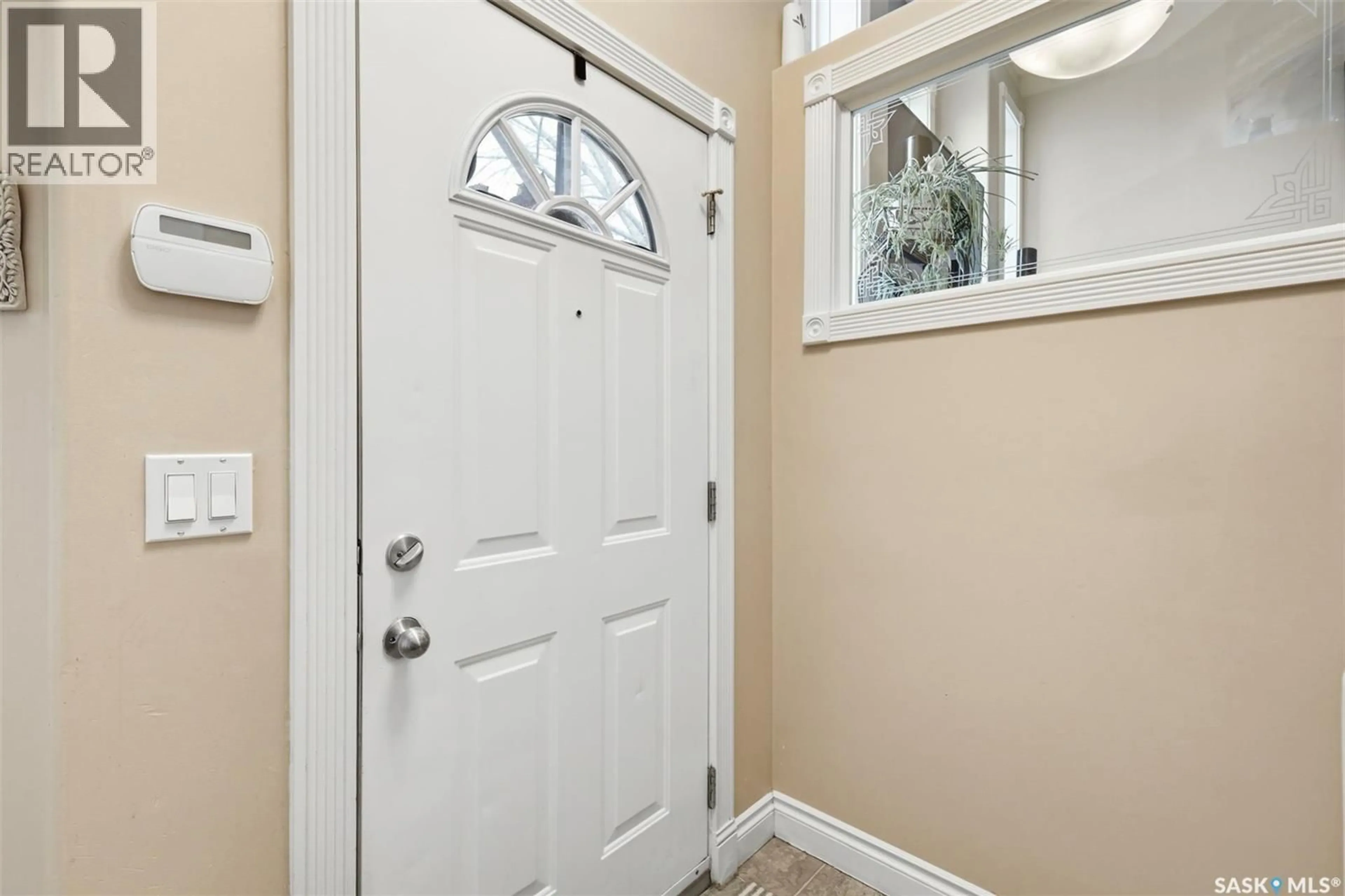 Indoor entryway for 402 OVERHOLT CRESCENT, Saskatoon Saskatchewan S7N4S9