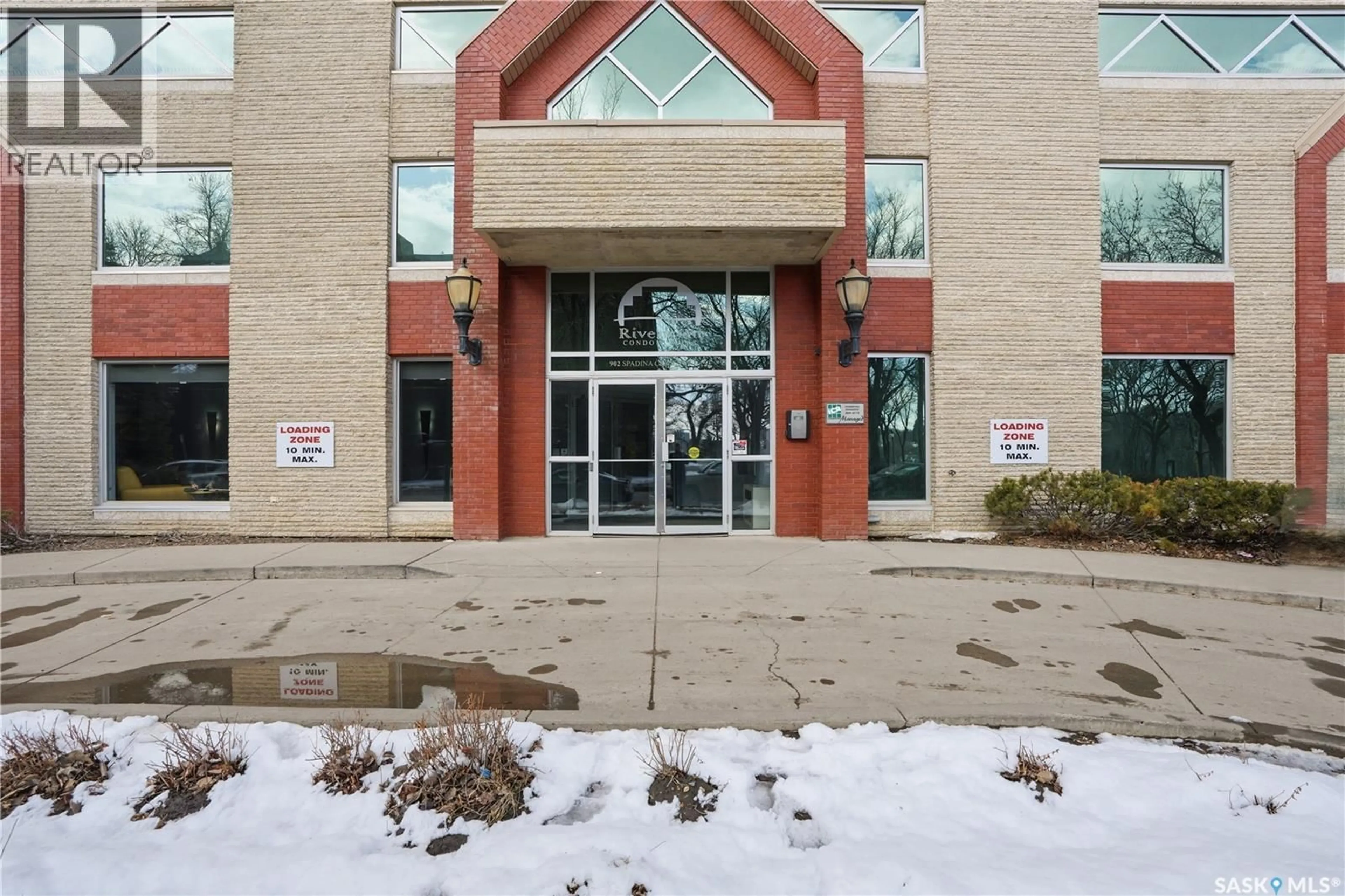 Indoor foyer for 902 - 701 SPADINA CRESCENT, Saskatoon Saskatchewan S7K0G8