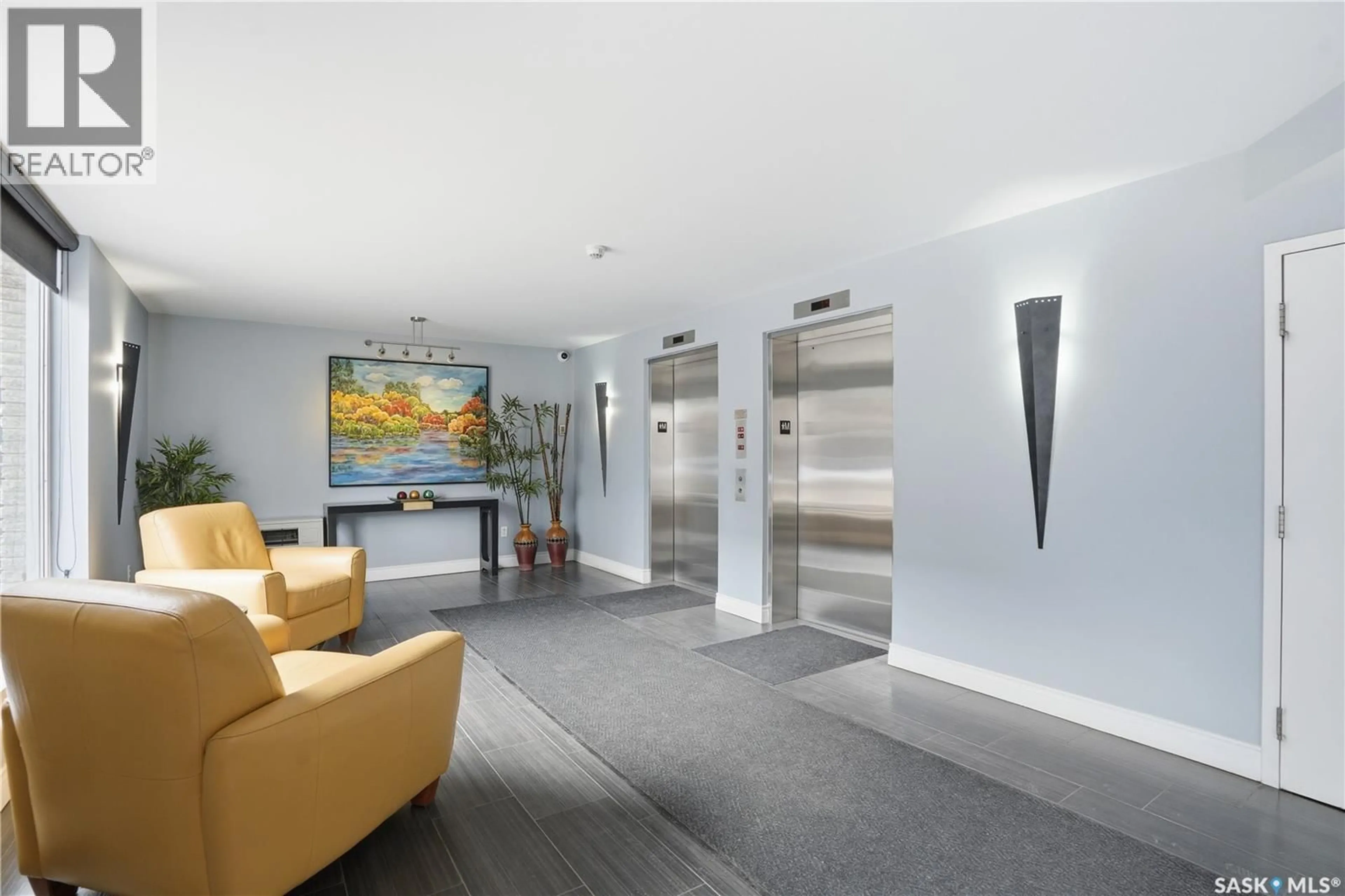 Indoor foyer for 902 - 701 SPADINA CRESCENT, Saskatoon Saskatchewan S7K0G8