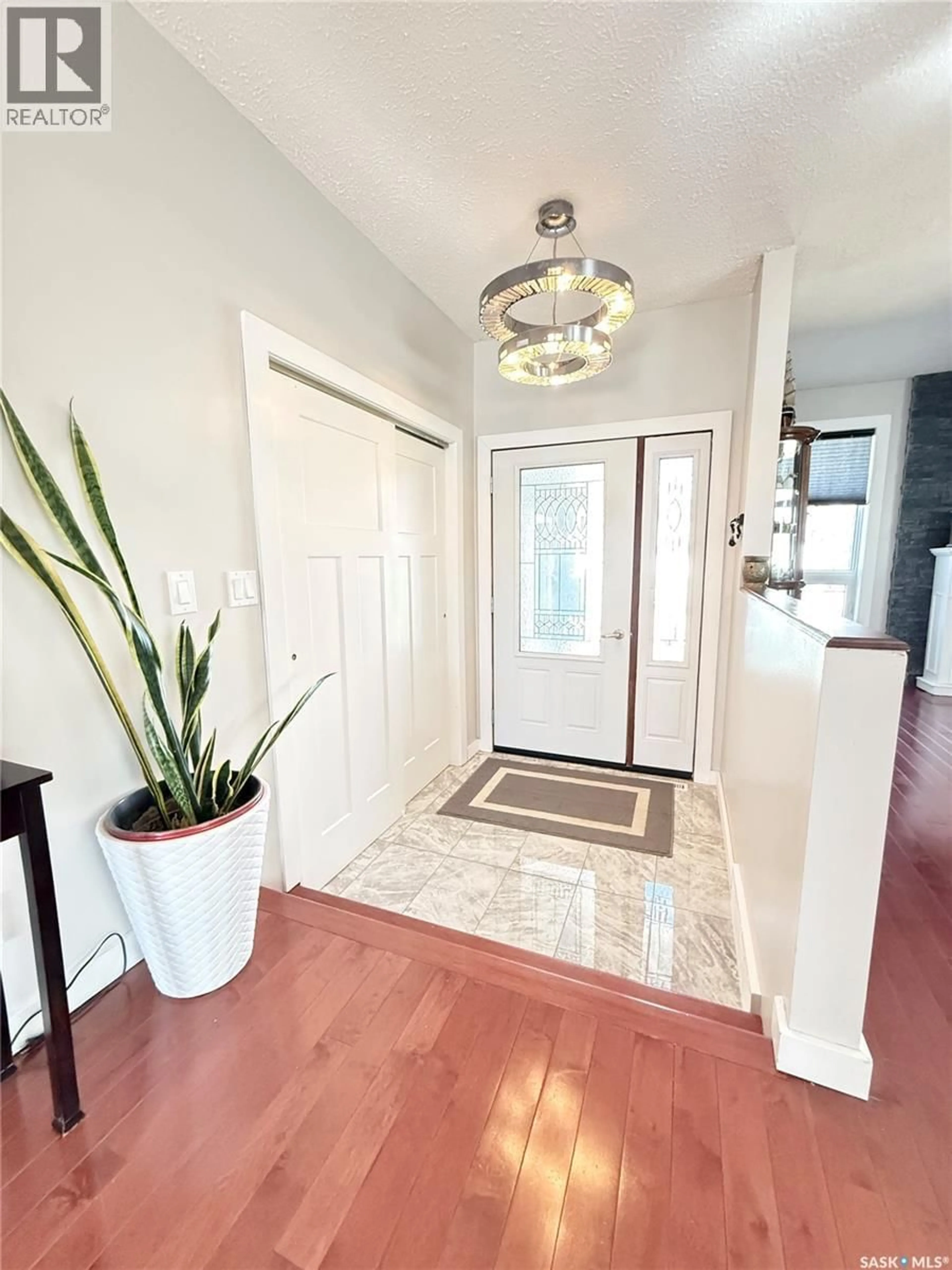 Indoor entryway for 787 BRIMACOMBE DRIVE, Weyburn Saskatchewan S4H2P7