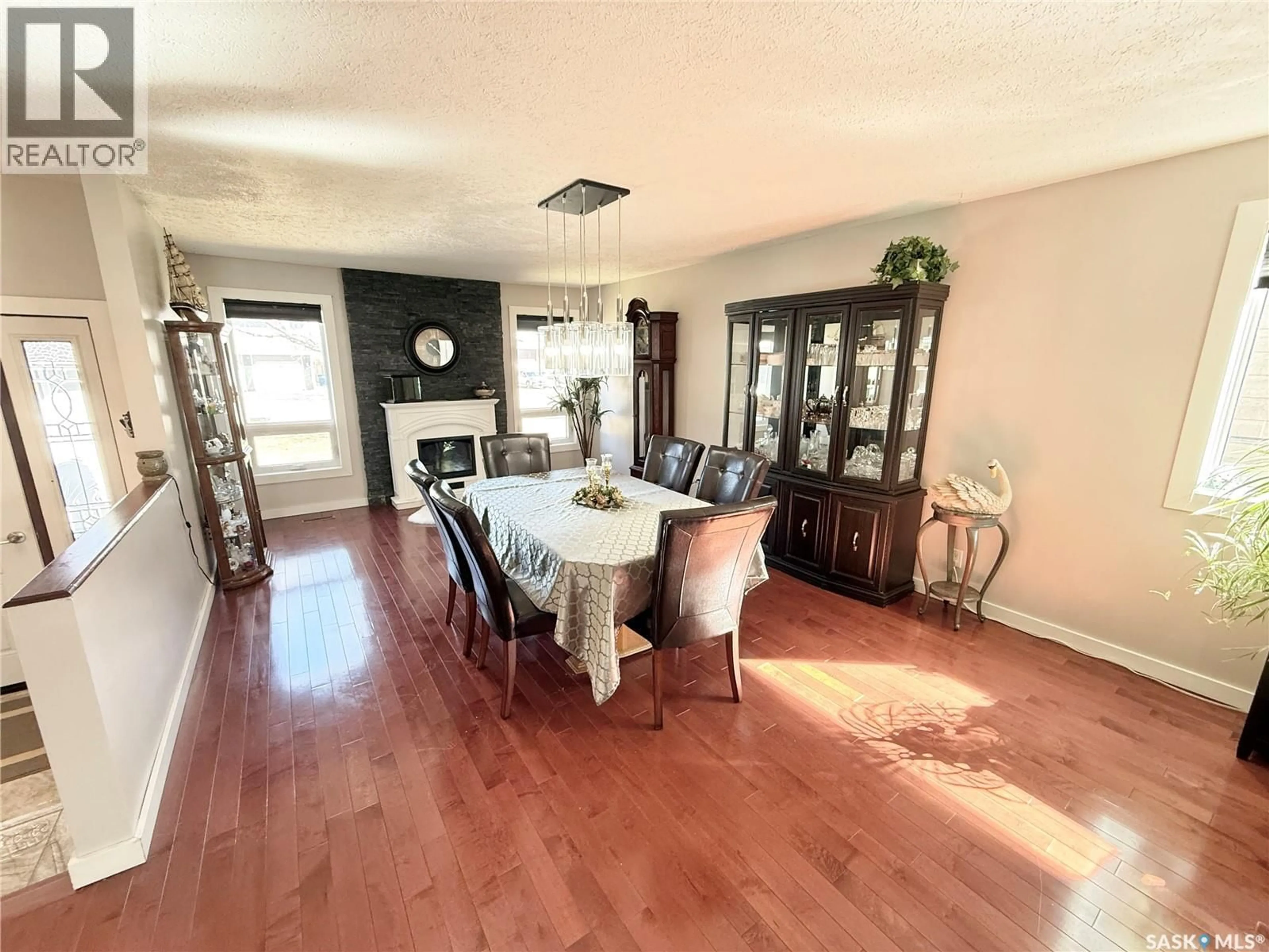 Dining room, wood/laminate floor for 787 BRIMACOMBE DRIVE, Weyburn Saskatchewan S4H2P7