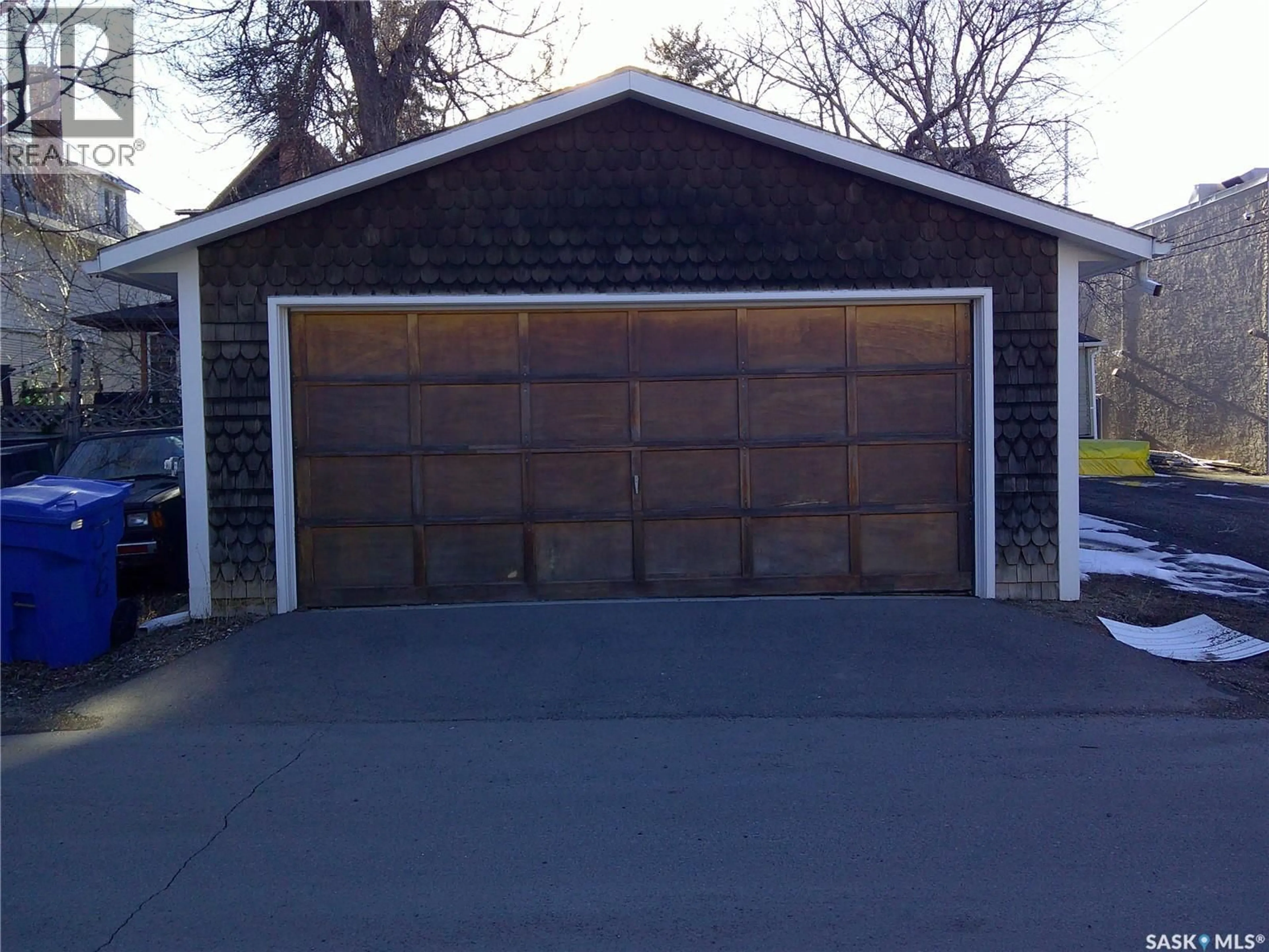 Indoor garage for 2119 RETALLACK STREET, Regina Saskatchewan S4T2K5