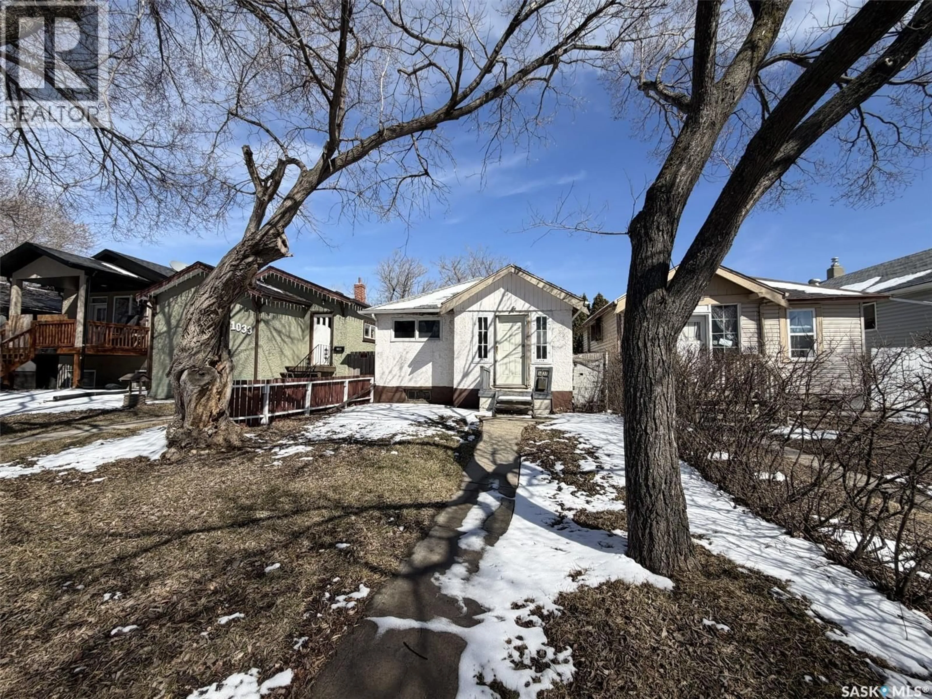 A pic from outside/outdoor area/front of a property/back of a property/a pic from drone, street for 1037 BRODER STREET, Regina Saskatchewan S4N3P8