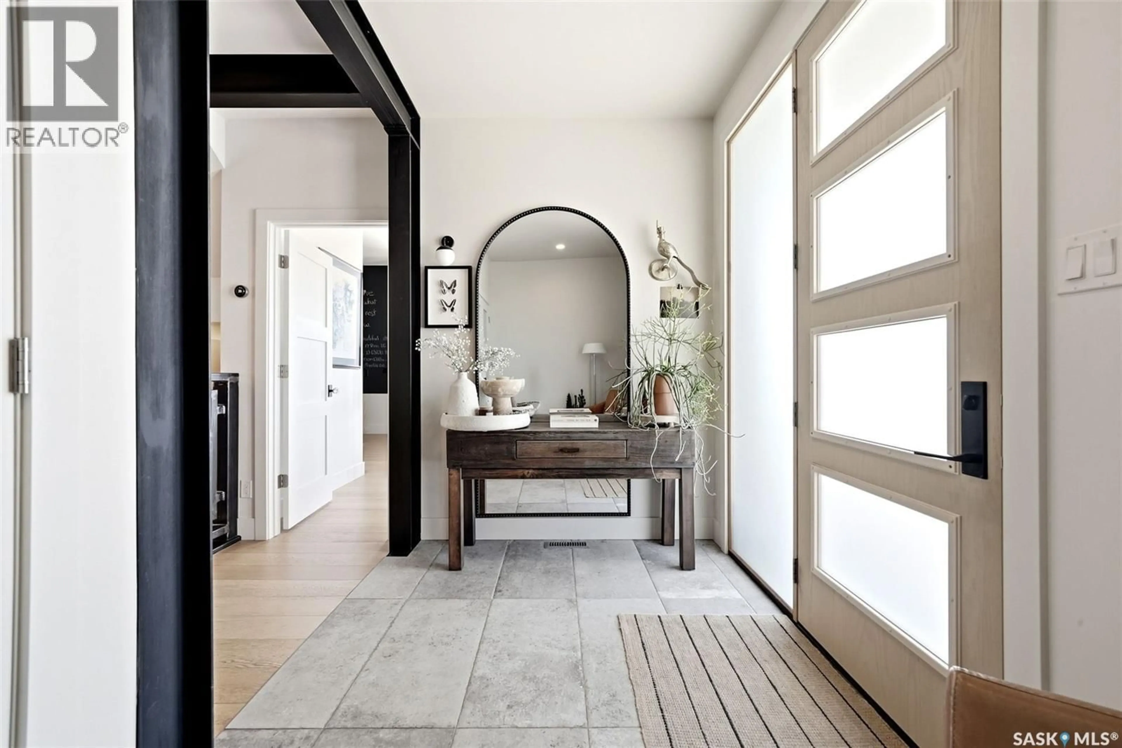 Indoor entryway for 77 DEER FOOT TRAIL, Lumsden Rm No. 189 Saskatchewan S2V1B8