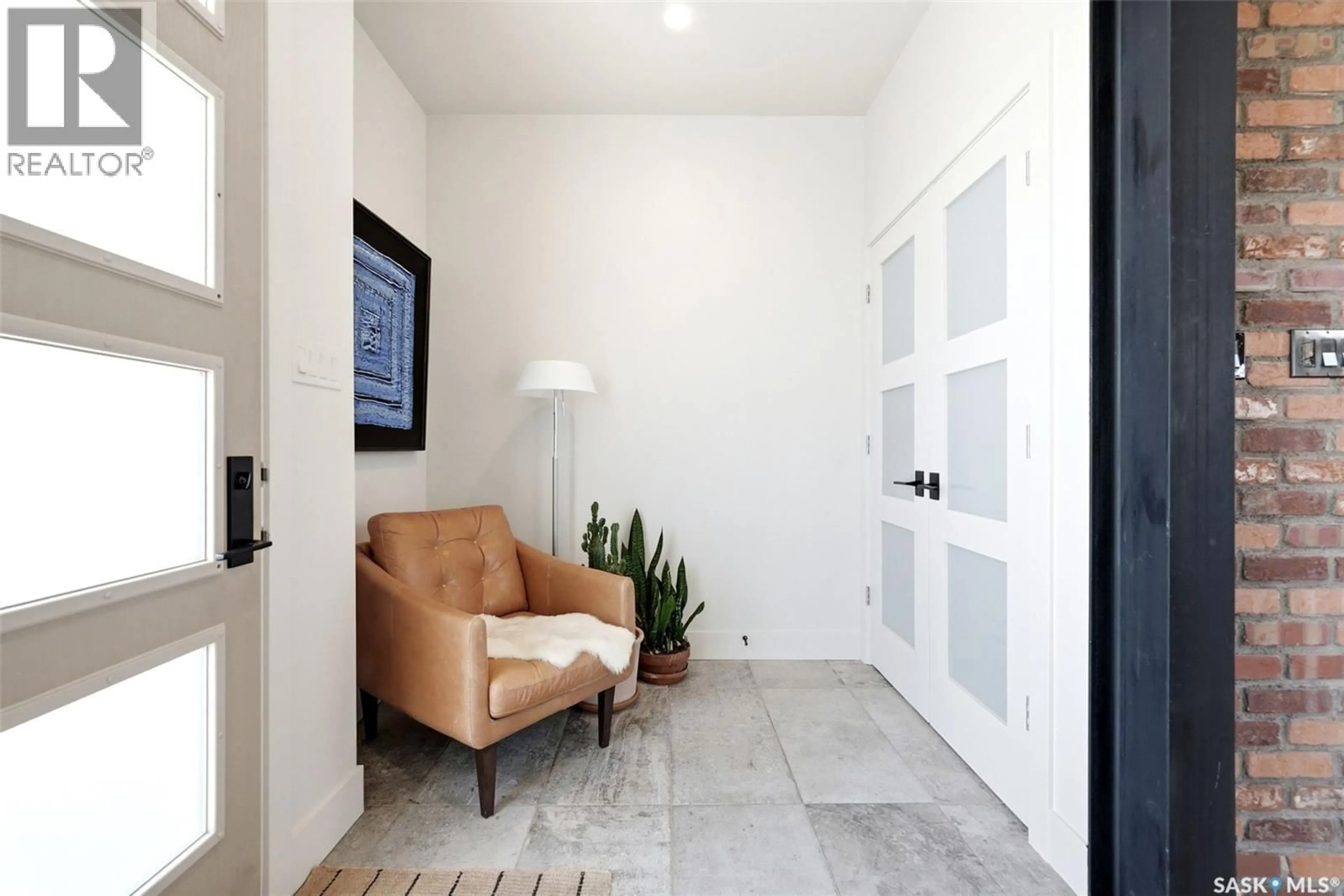 Indoor entryway for 77 DEER FOOT TRAIL, Lumsden Rm No. 189 Saskatchewan S2V1B8