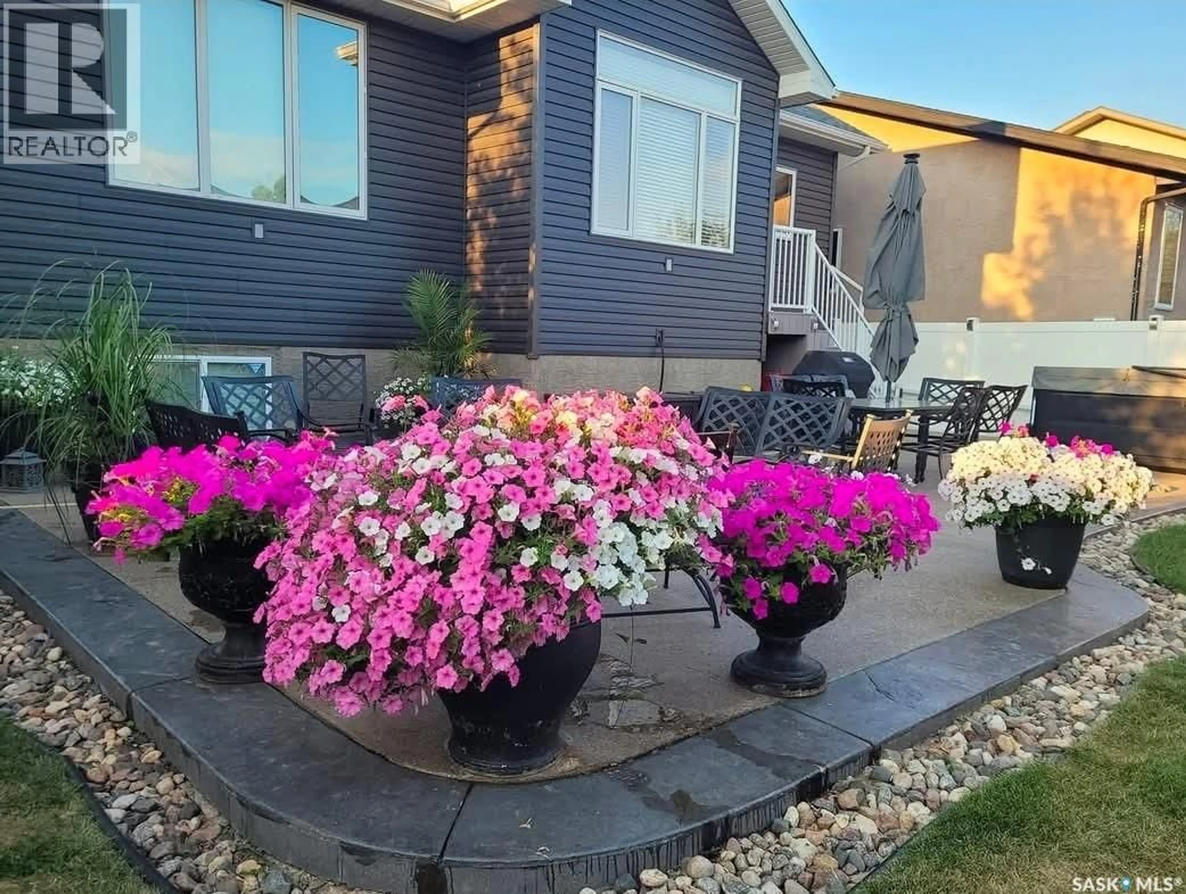 Patio, street for 4839 MAZINKE CRESCENT, Regina Saskatchewan S4X4V1