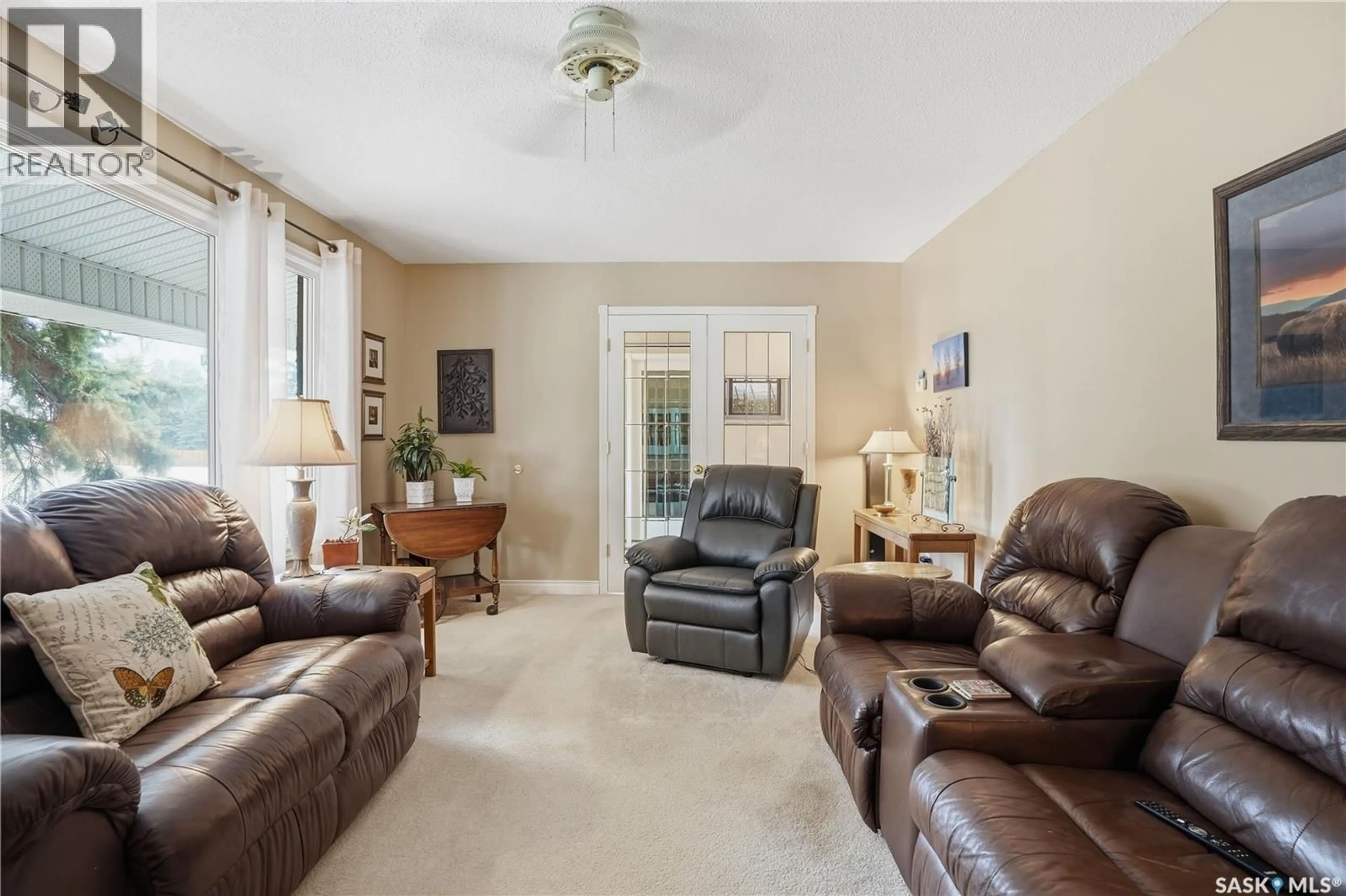 Living room with furniture, unknown for 4336 QUEEN STREET, Regina Saskatchewan S4S5V9