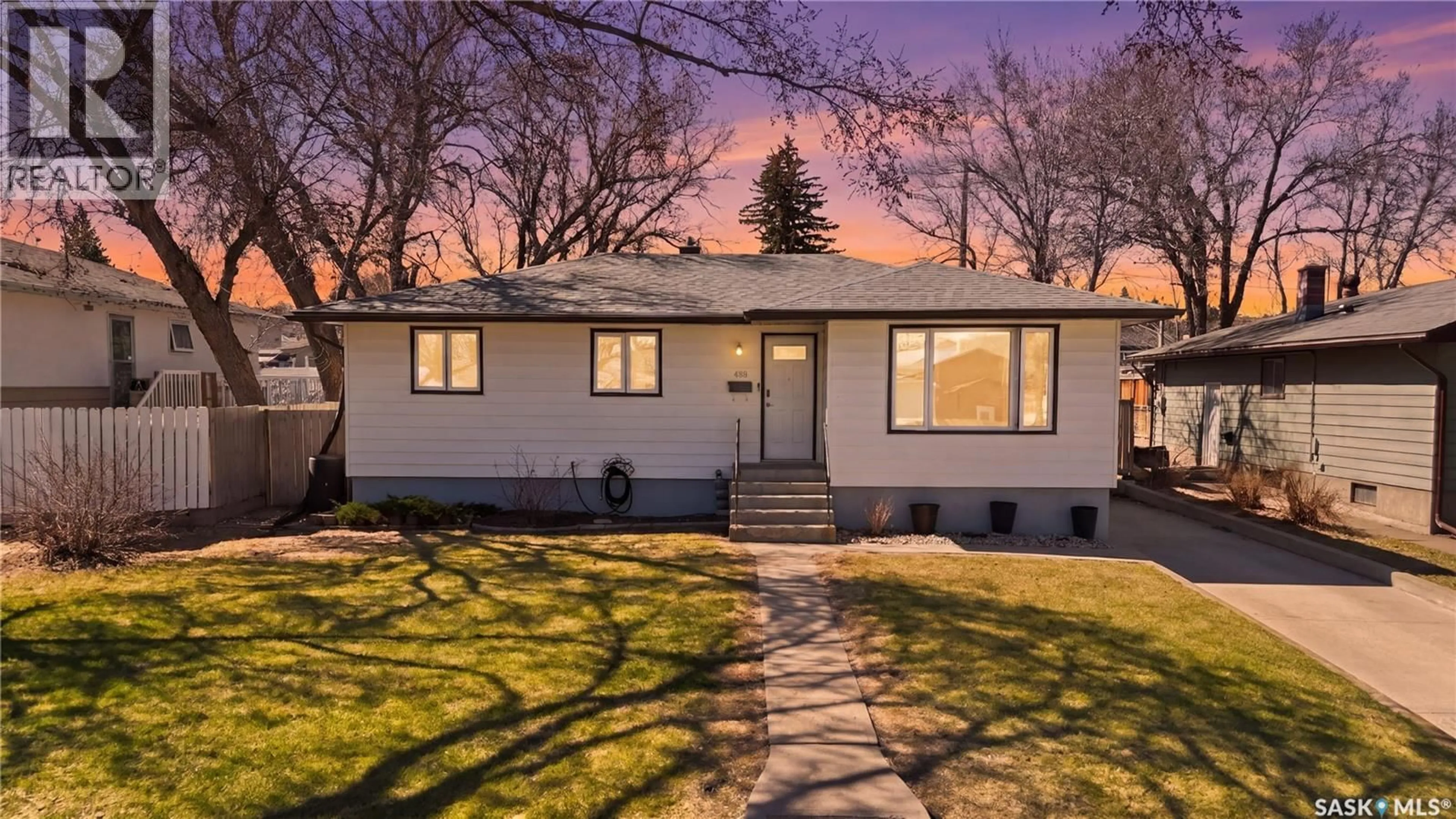 Home with vinyl exterior material, street for 488 3RD AVENUE, Swift Current Saskatchewan S9H3K8