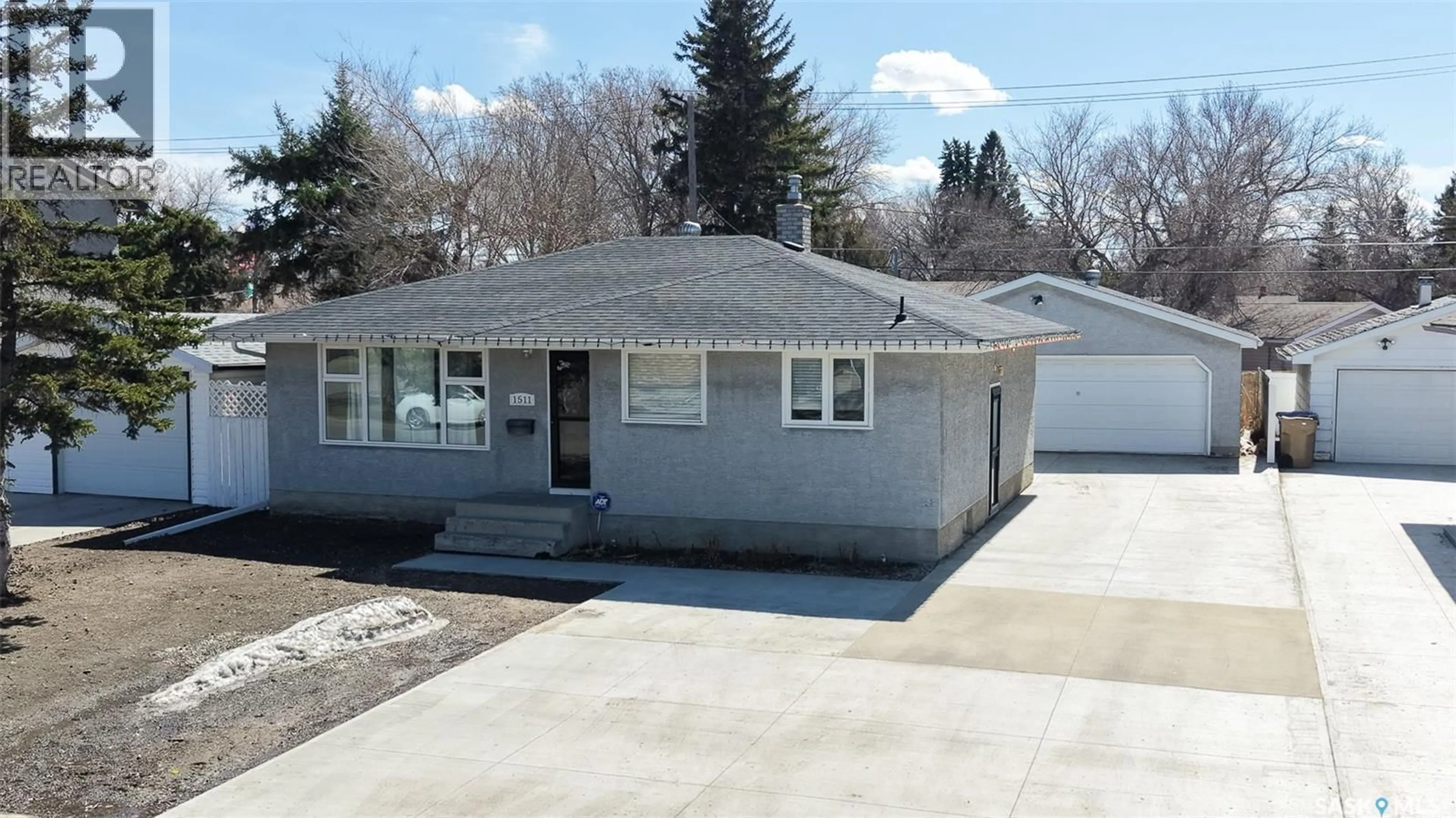 Home with vinyl exterior material, street for 1511 8TH AVENUE, Regina Saskatchewan S4R0G2