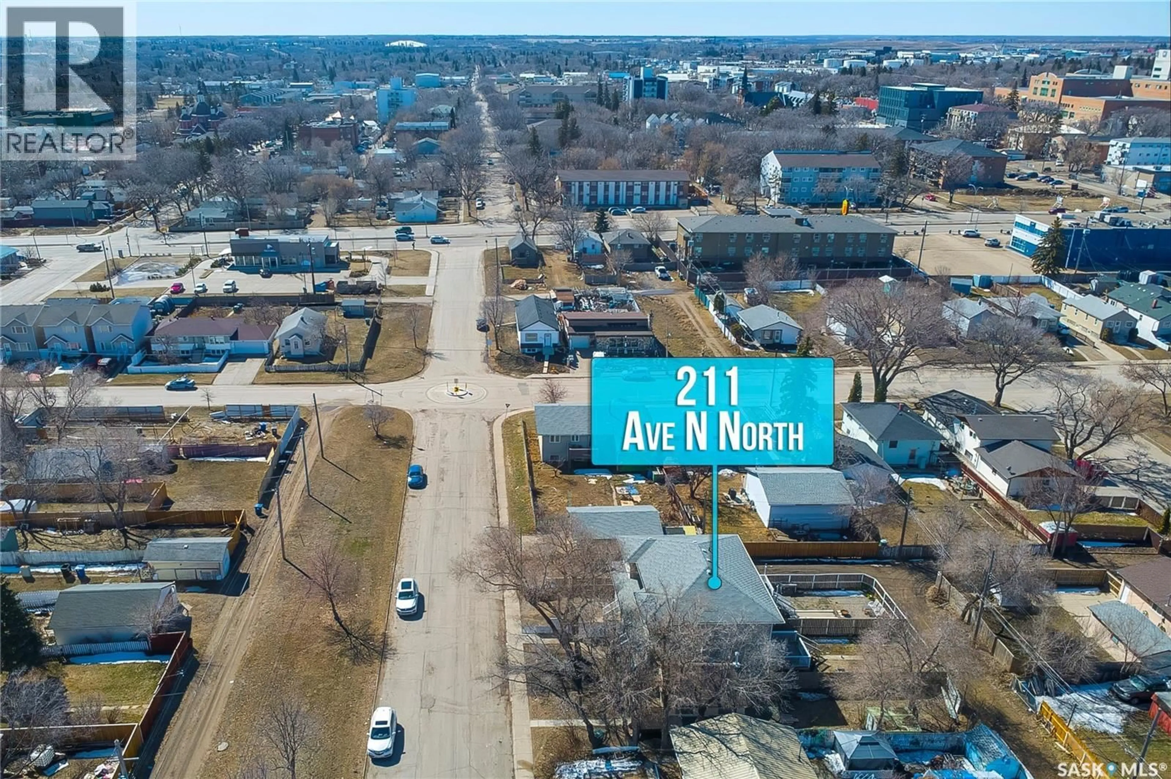 A pic from outside/outdoor area/front of a property/back of a property/a pic from drone, street for 211 N AVENUE N, Saskatoon Saskatchewan S7L2T2