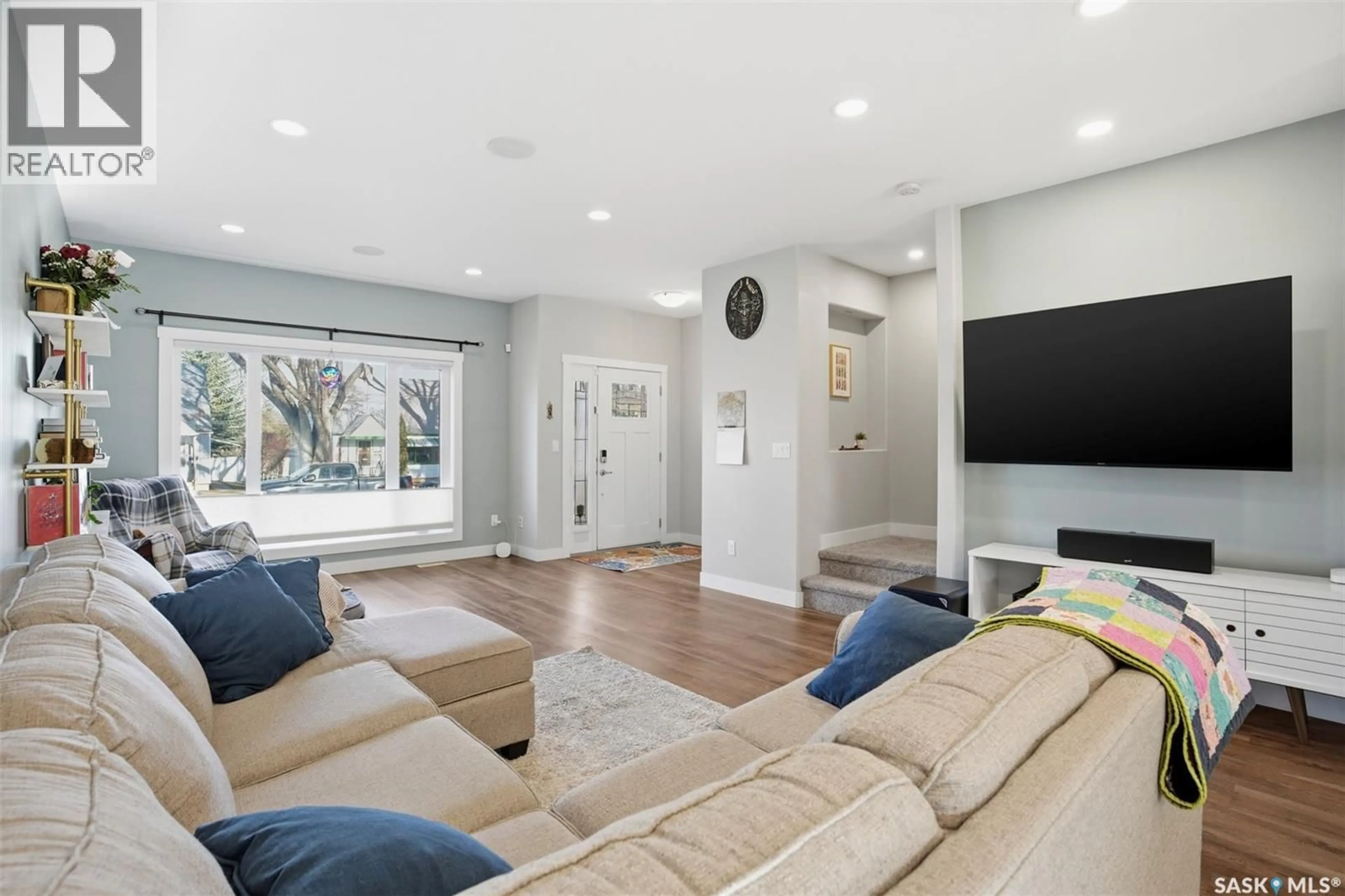 Living room with furniture, unknown for 1409 2ND AVENUE, Saskatoon Saskatchewan S7K2E7