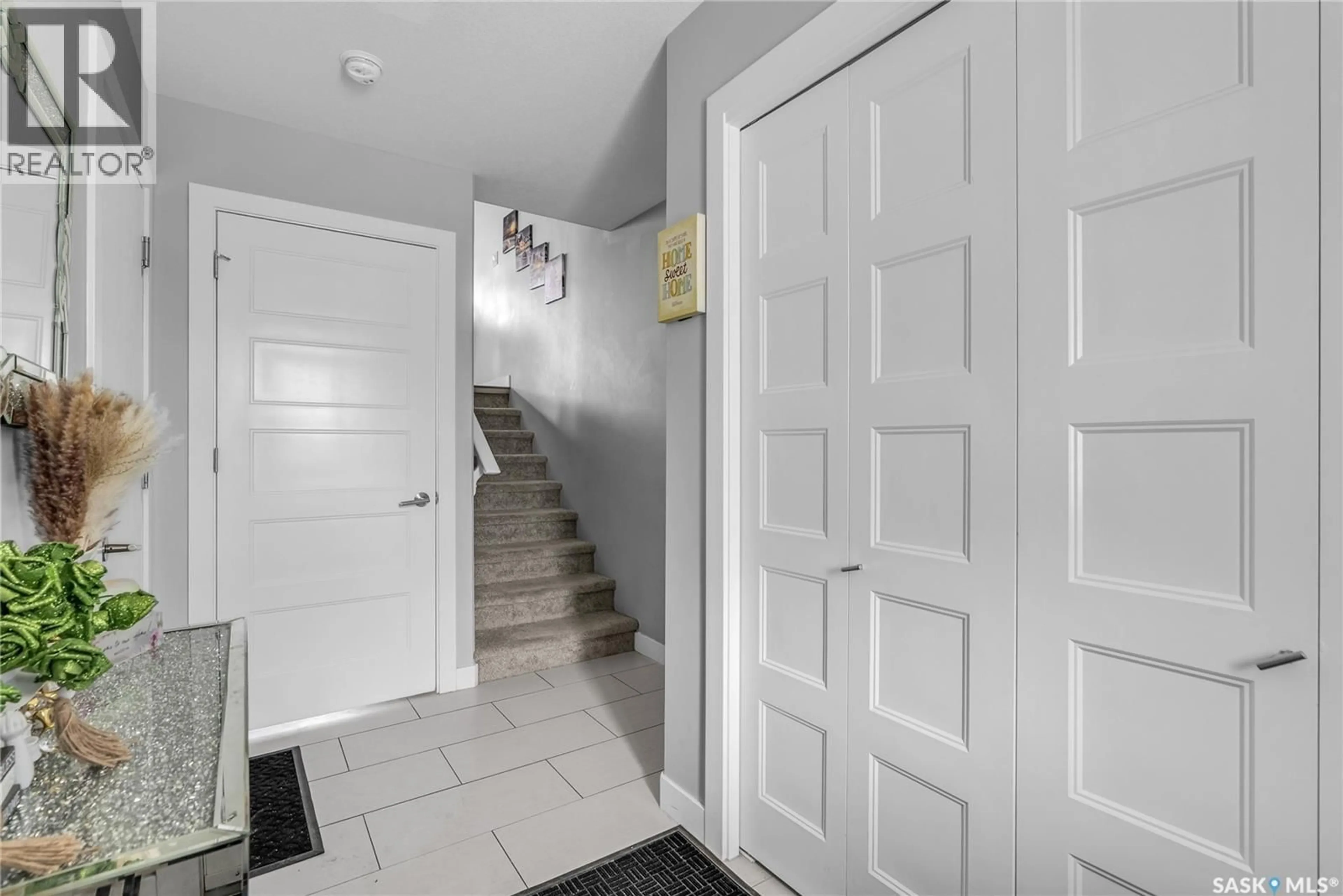 Indoor foyer for 309 315 KLOPPENBURG LINK, Saskatoon Saskatchewan S7W0V9