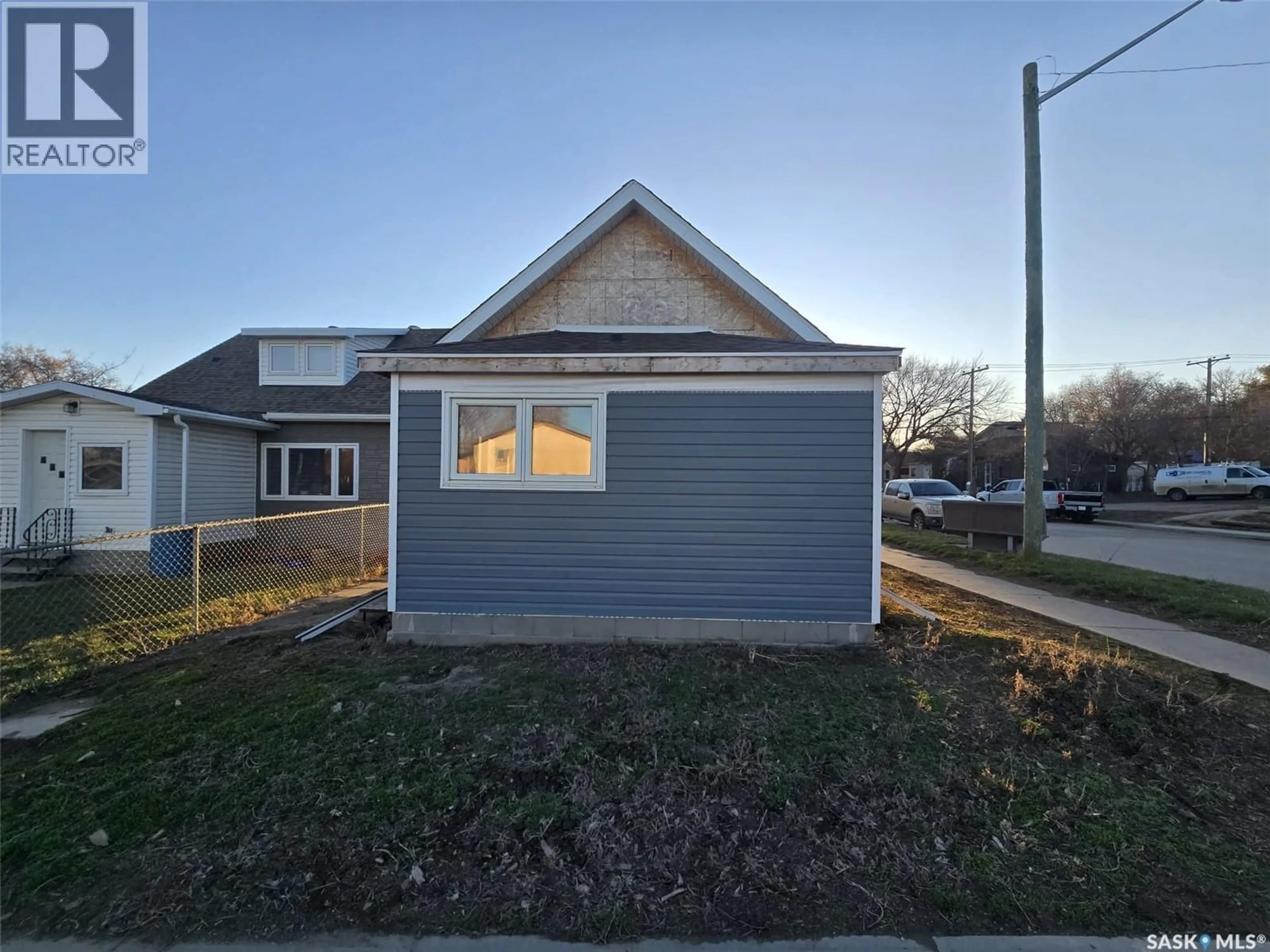 Home with vinyl exterior material, street for 538 9TH AVENUE, Moose Jaw Saskatchewan S6H4H7
