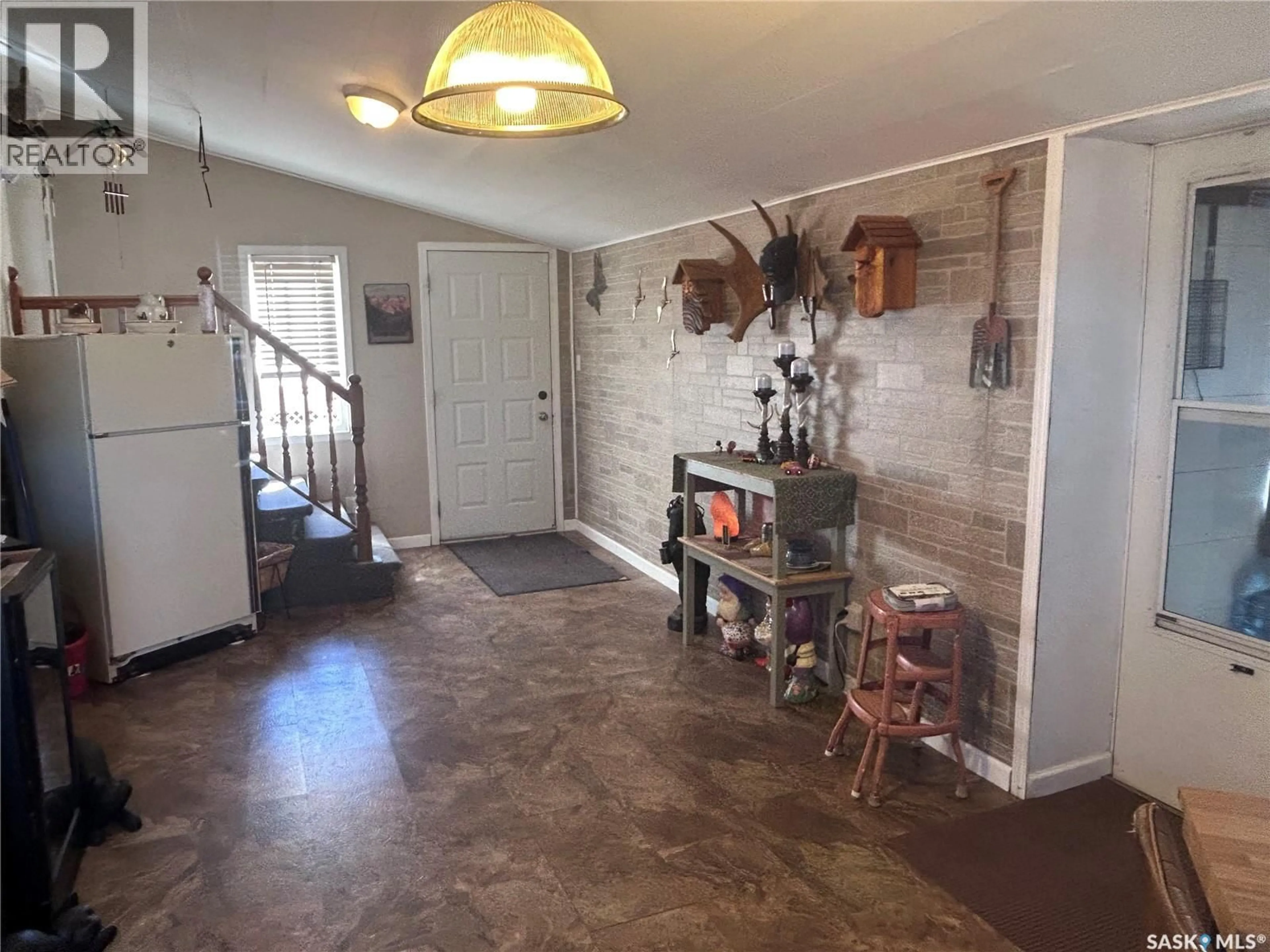 Indoor foyer for 301 WILLOW PARK GREEN, Estevan Saskatchewan S4A2R9